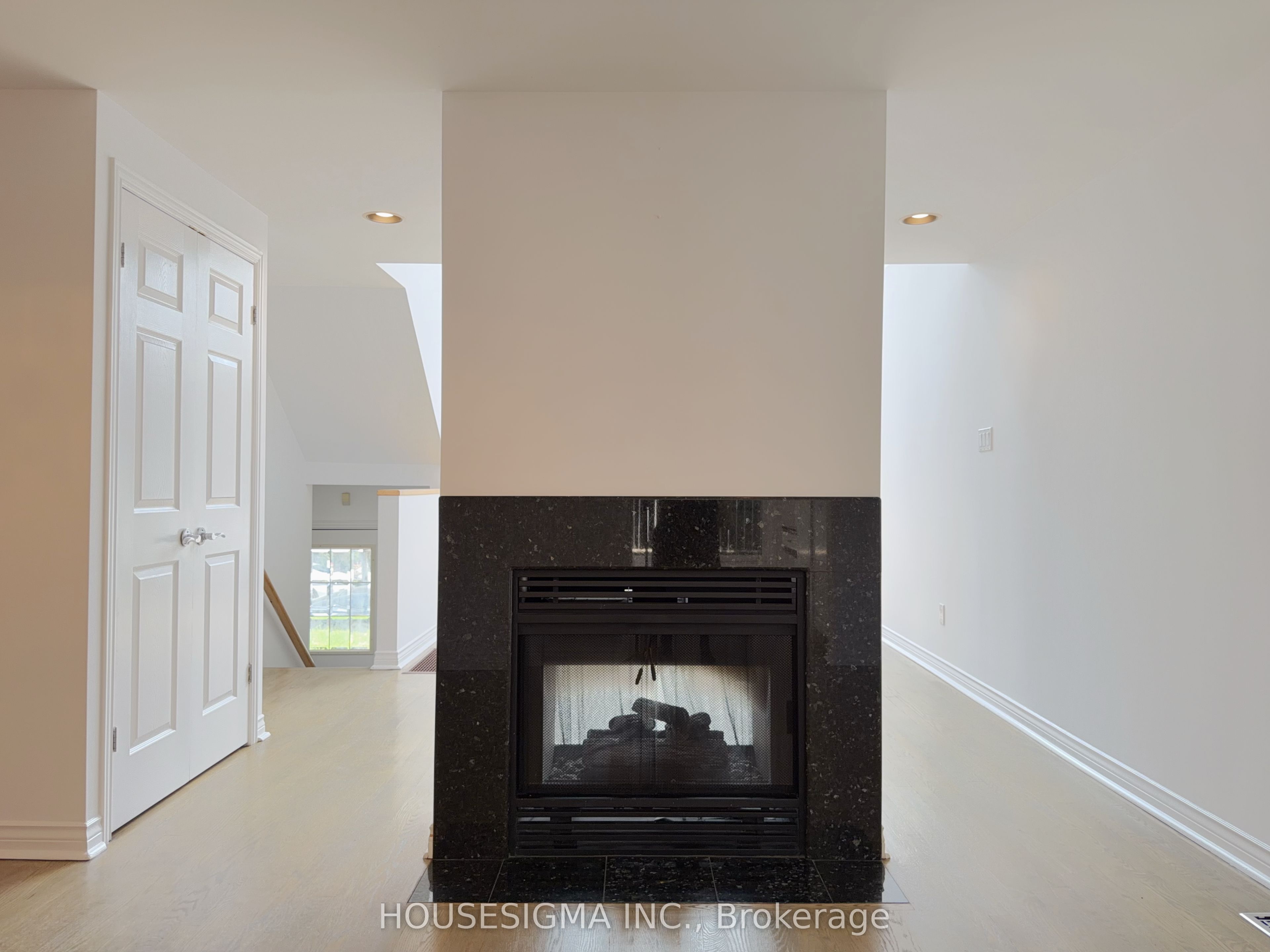 116 Cranbrooke Avenue Main, Toronto, ON M5M 1M7 photo 5