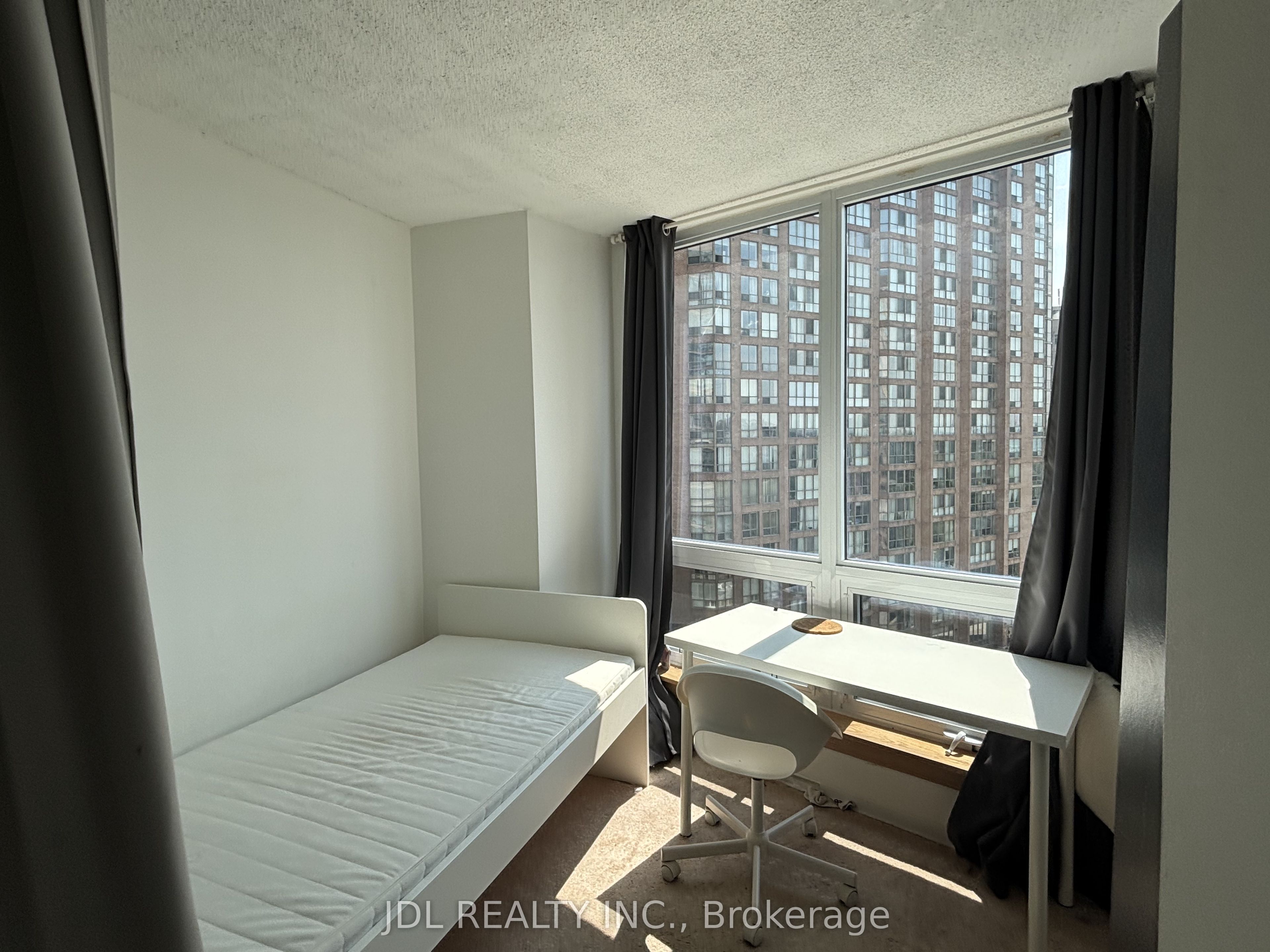 1055 Bay Street 1409, Toronto, ON M5S 3A3 photo 3