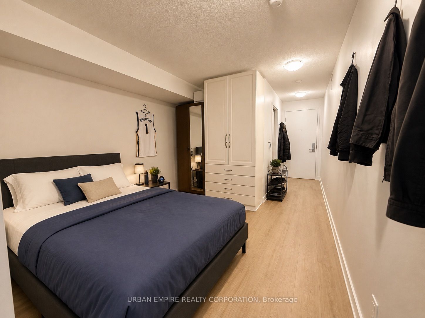 126 Simcoe Street 408, Toronto, ON M5H 4E6 photo 5