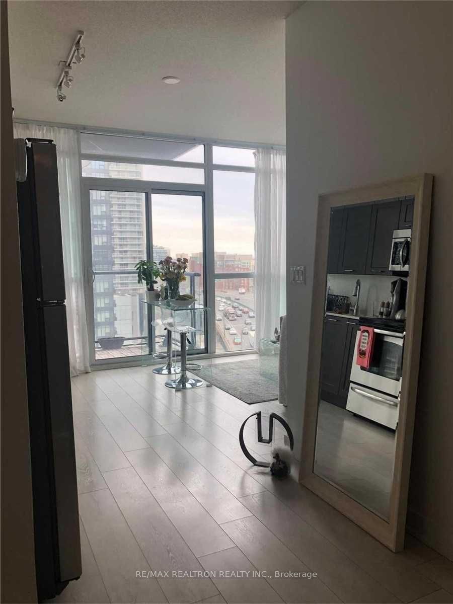 169 Fort York Boulevard 1109, Toronto, ON M5V 0C9 photo 3