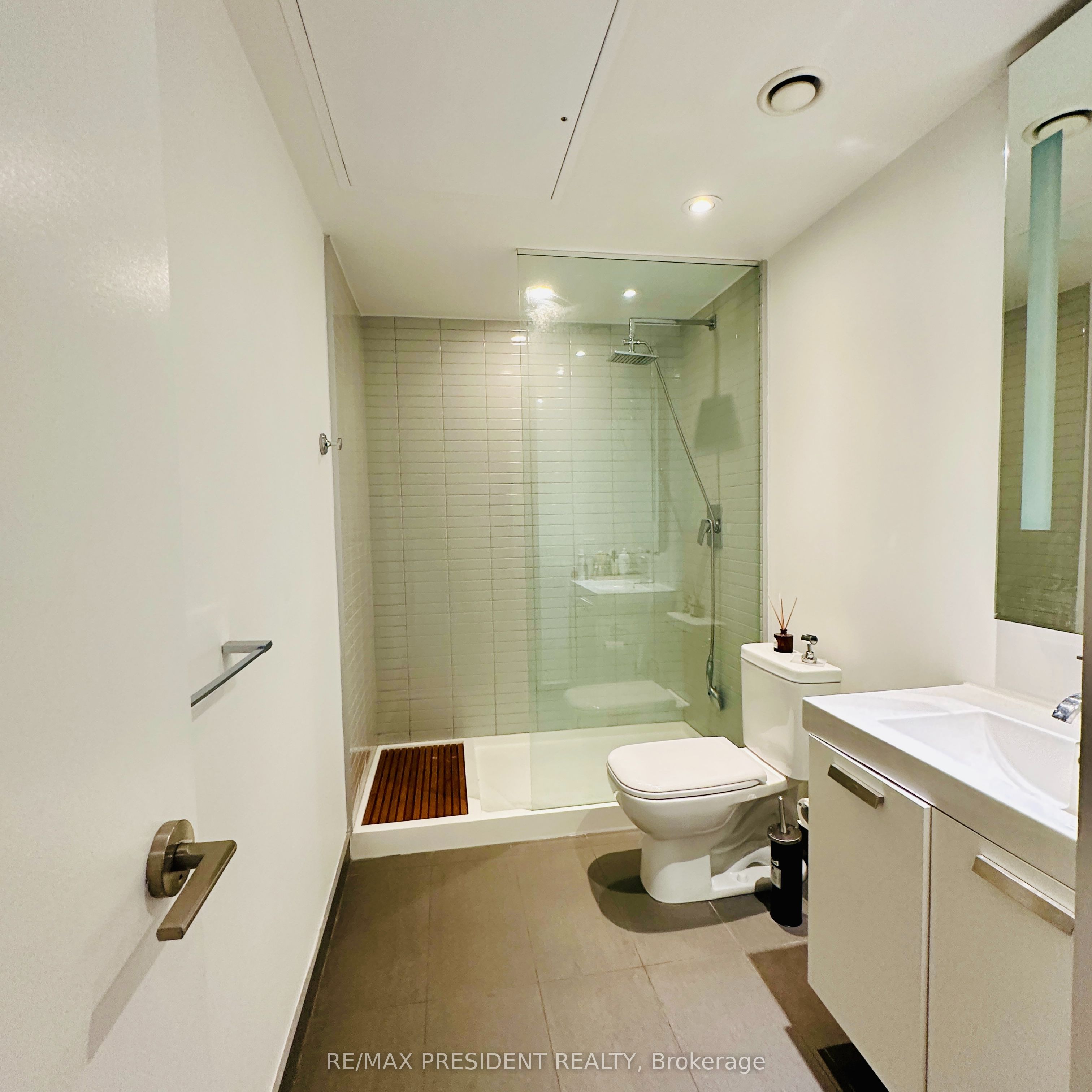 38 Stewart Street 703, Toronto, ON M5V 0H1 photo 3