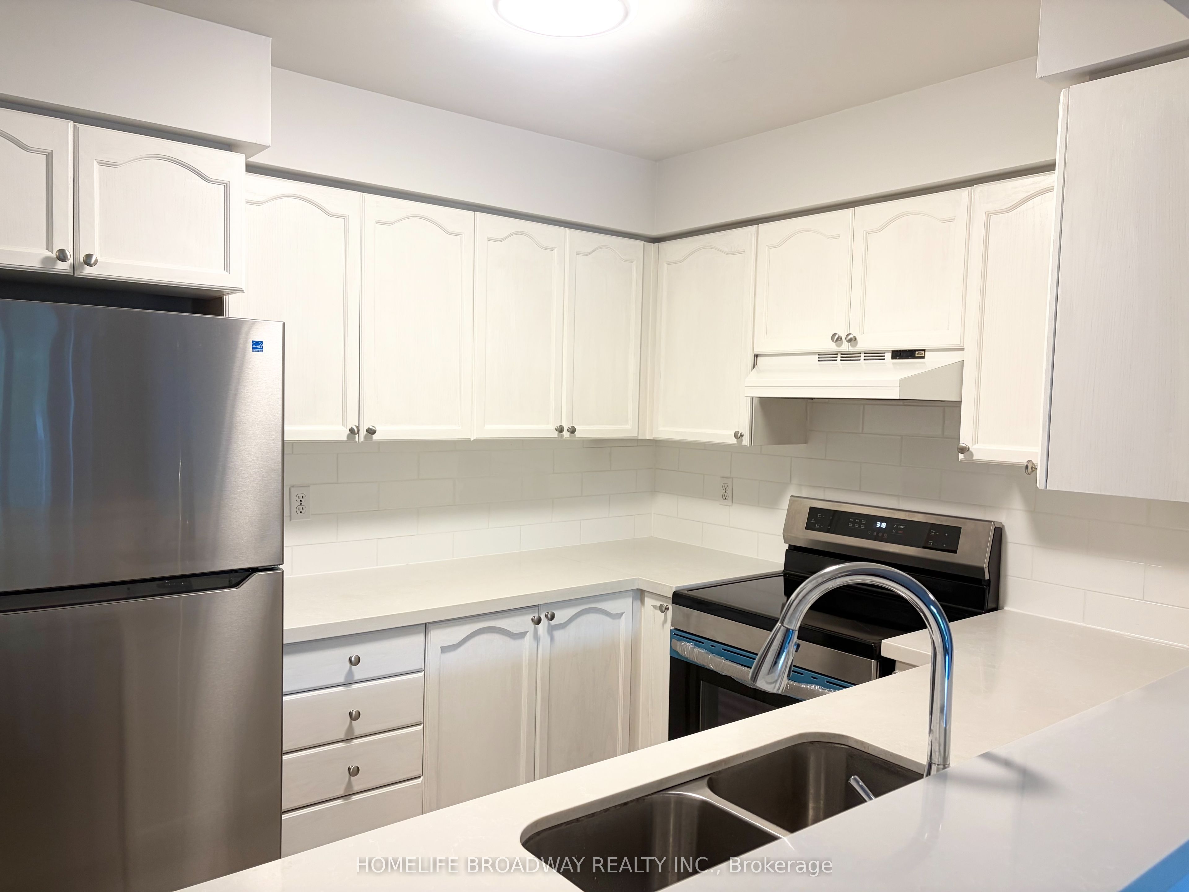 39 Pemberton Avenue 109, Toronto, ON M2M 4L6 photo 2