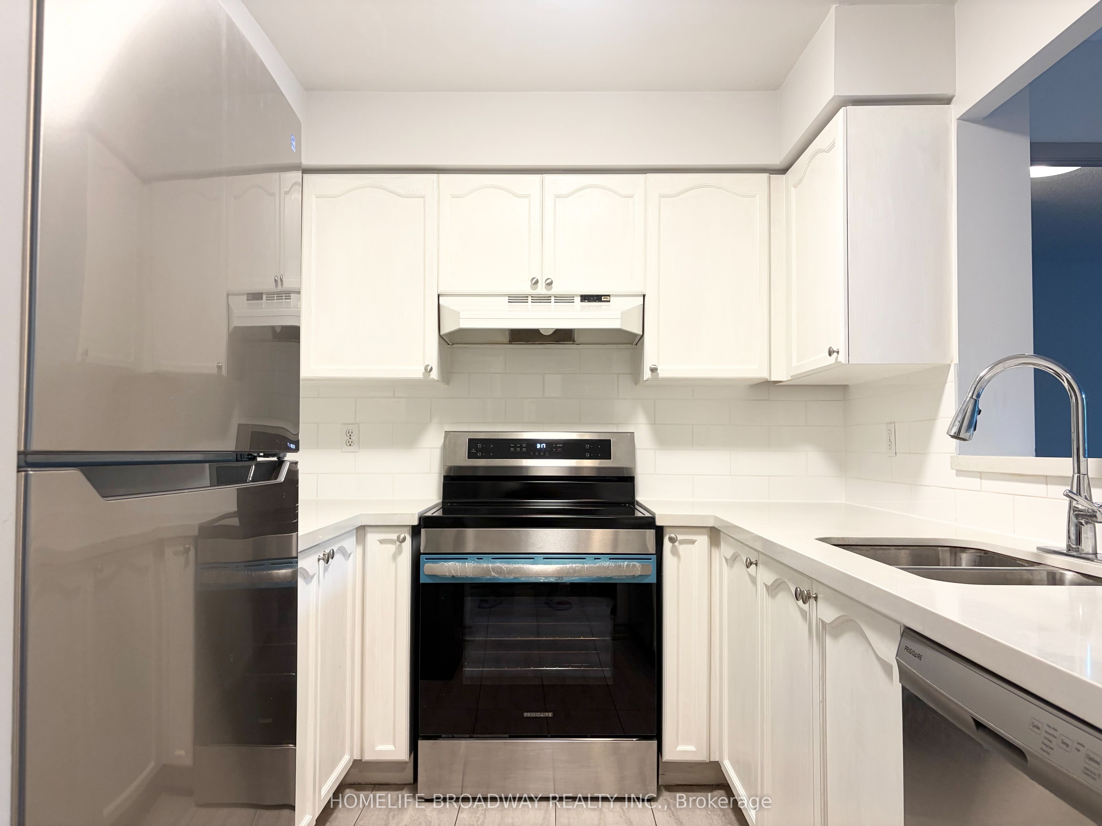 39 Pemberton Avenue 109, Toronto, ON M2M 4L6 photo 3