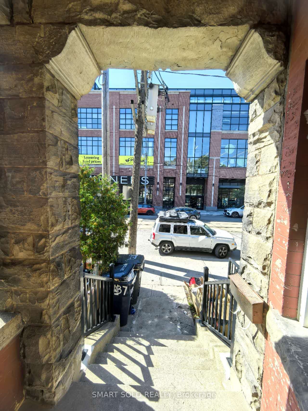 Upper 437 Bathurst Street, Toronto, ON M5T 2S9 photo 2
