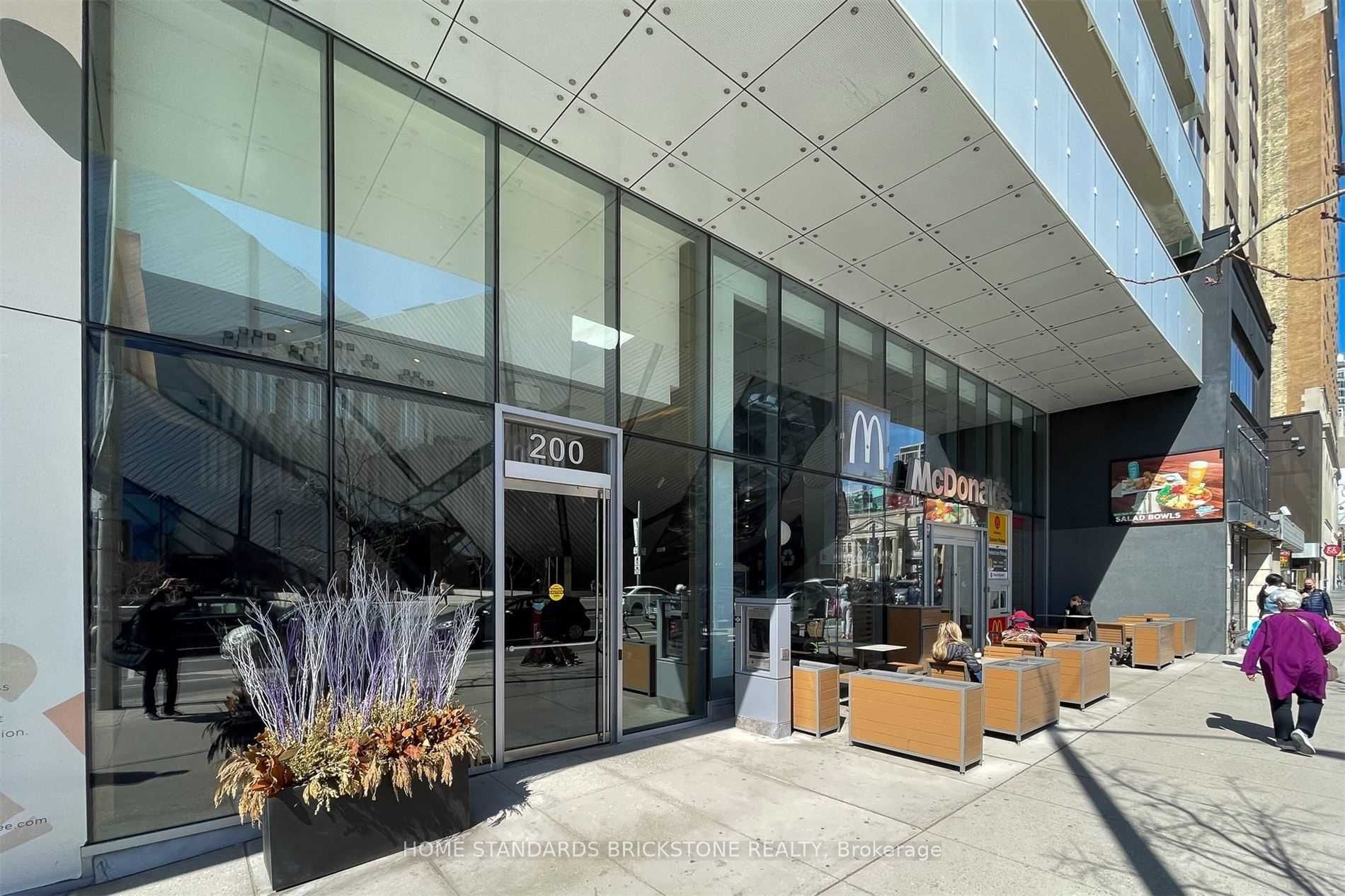 200 Bloor Street W 502, Toronto, ON M5S 1T8 photo 3
