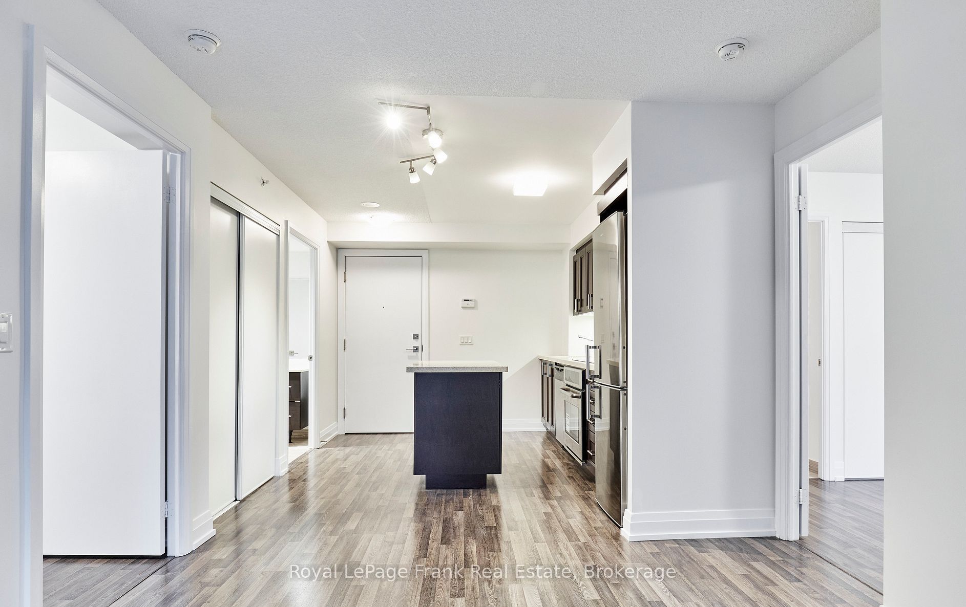 555 Wilson Avenue E402, Toronto, ON M3H 5Y6 photo 2