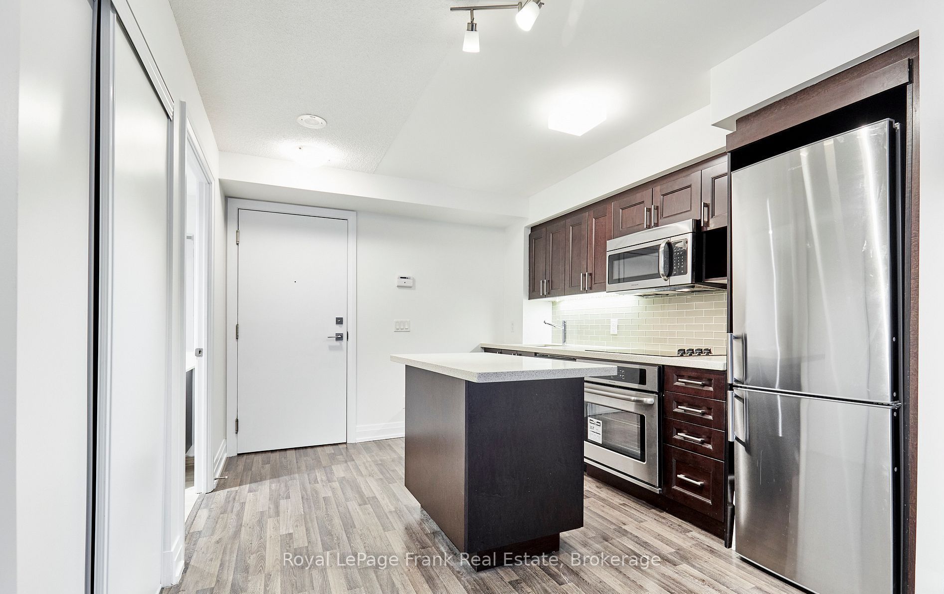 555 Wilson Avenue E402, Toronto, ON M3H 5Y6 photo 3