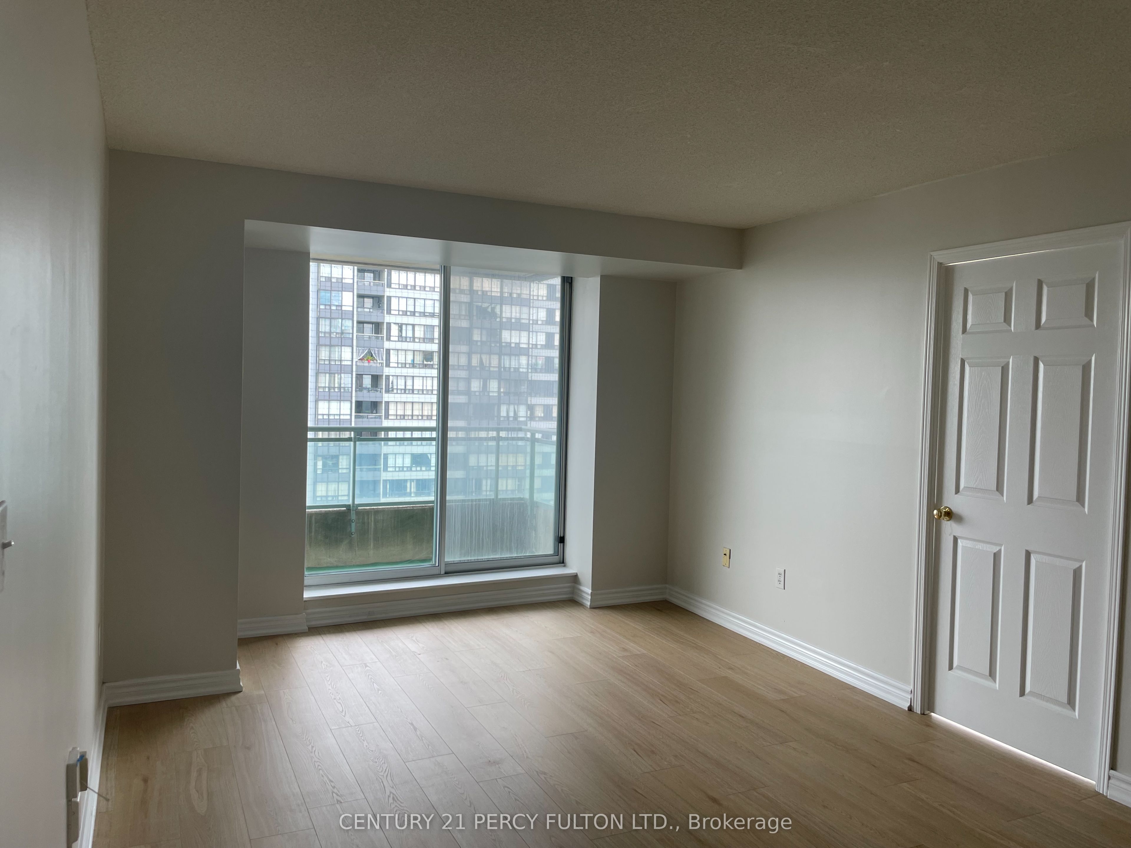 1 Pemberton Avenue 1503, Toronto, ON M2M 4L9 photo 3