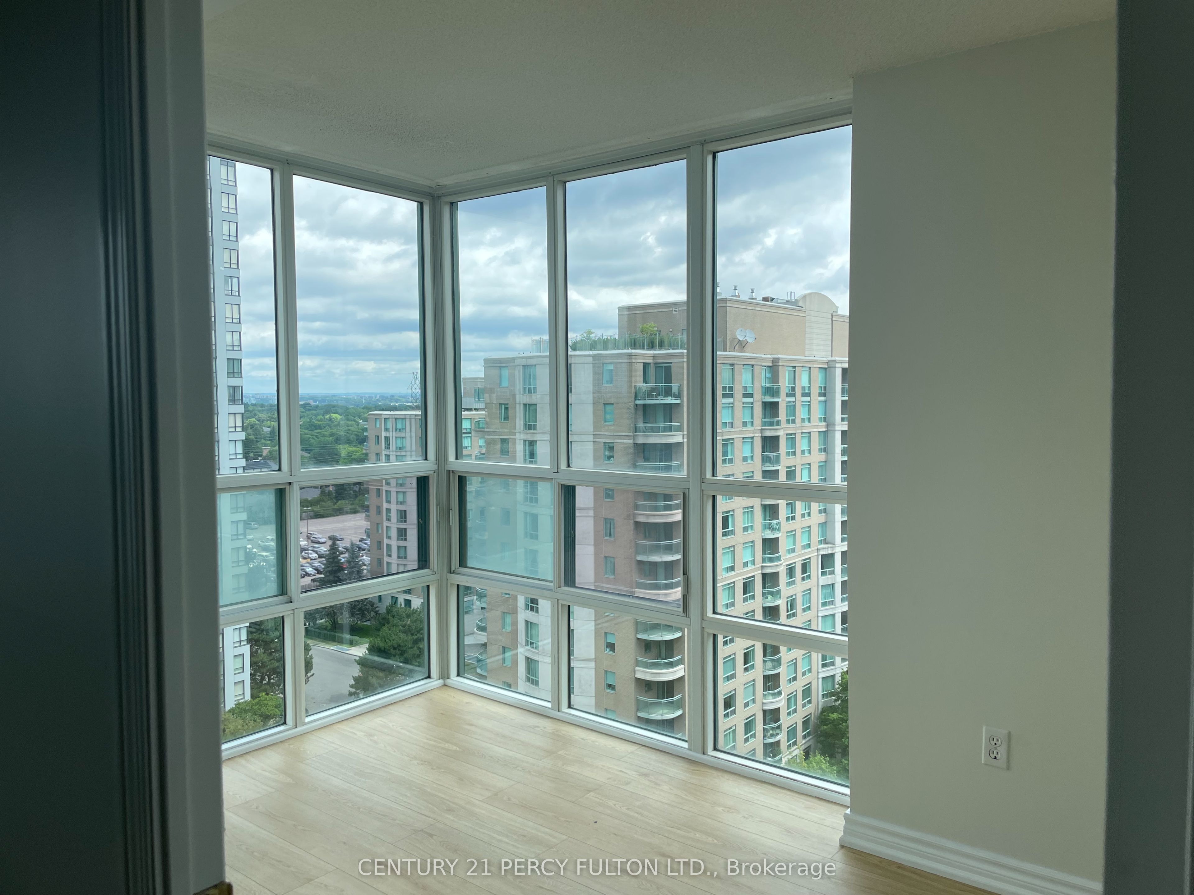1 Pemberton Avenue 1503, Toronto, ON M2M 4L9 photo 4