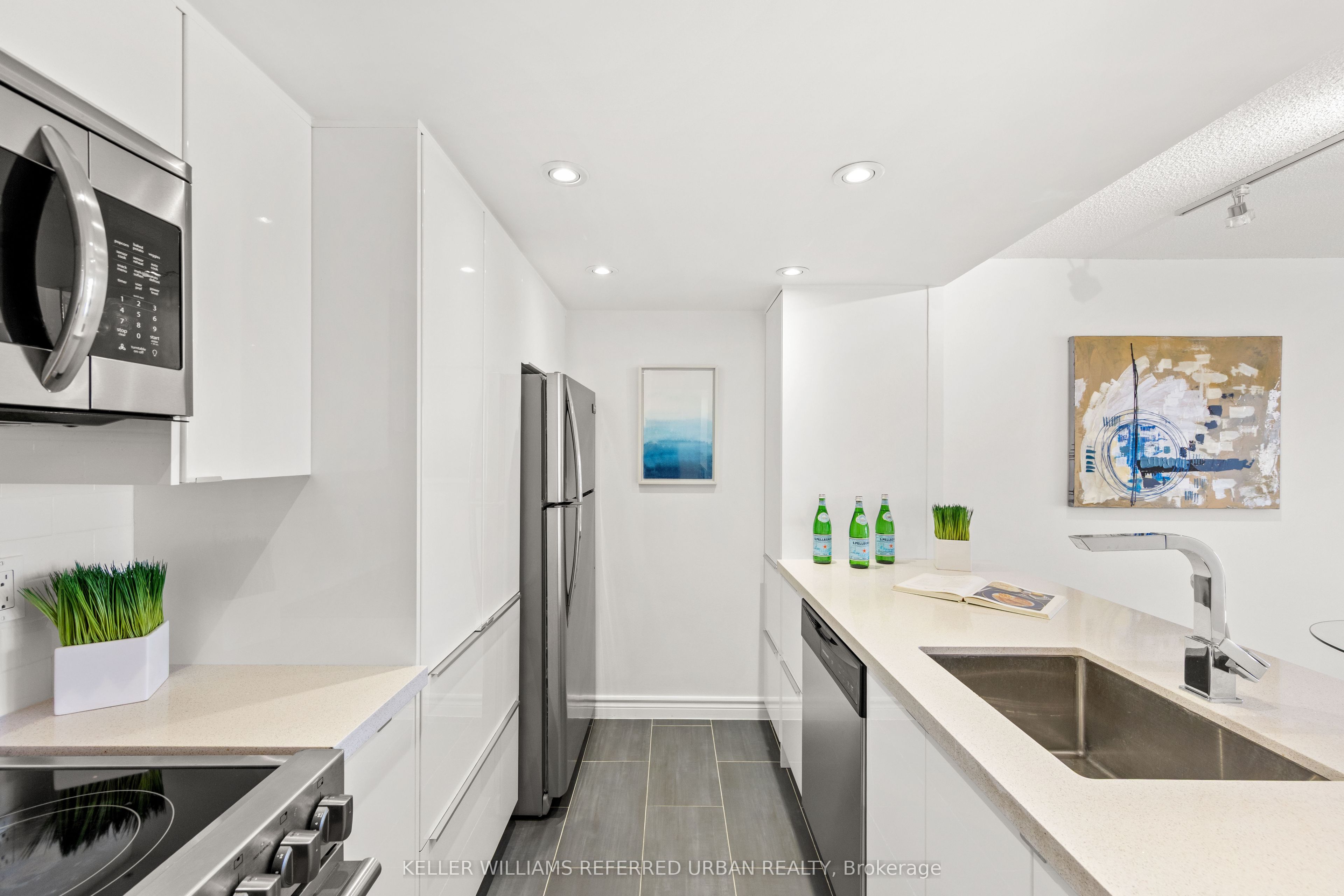 725 King Street W 1003, Toronto, ON M5V 2W9 photo 3