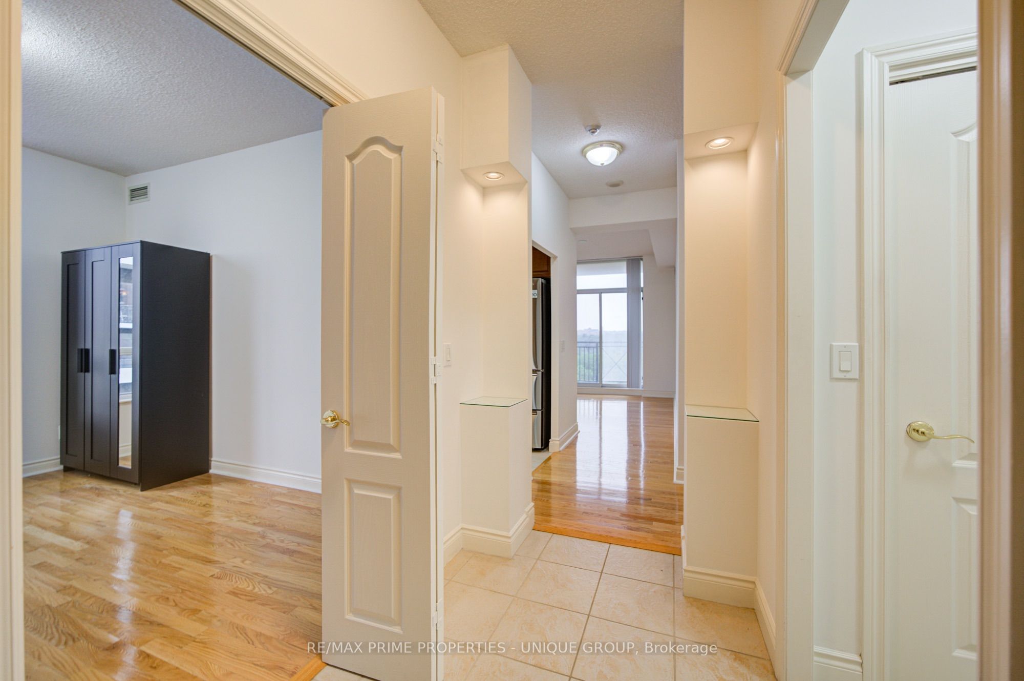 1101 Leslie Street 703, Toronto, ON M3C 4G3 photo 3