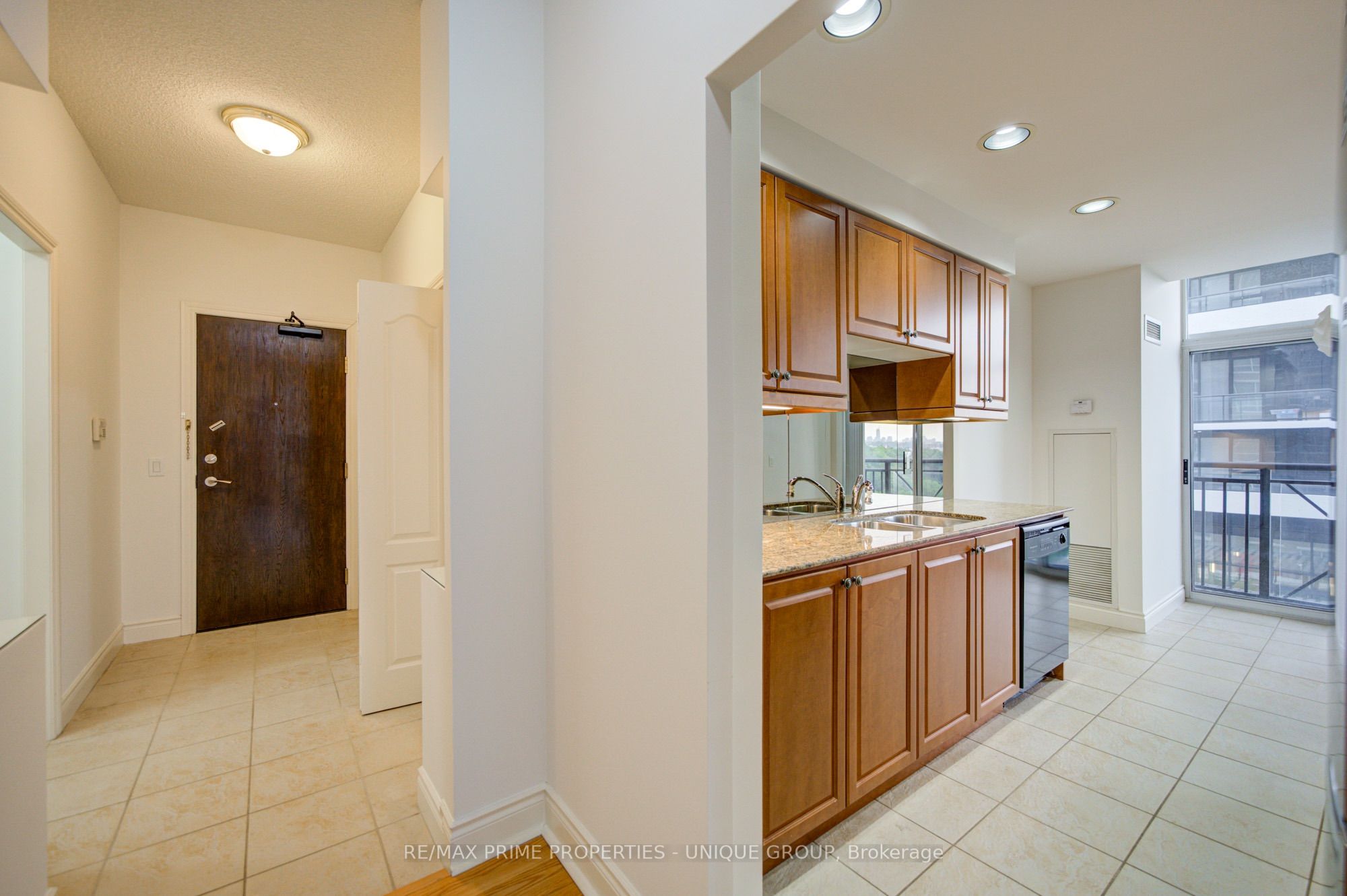 1101 Leslie Street 703, Toronto, ON M3C 4G3 photo 4