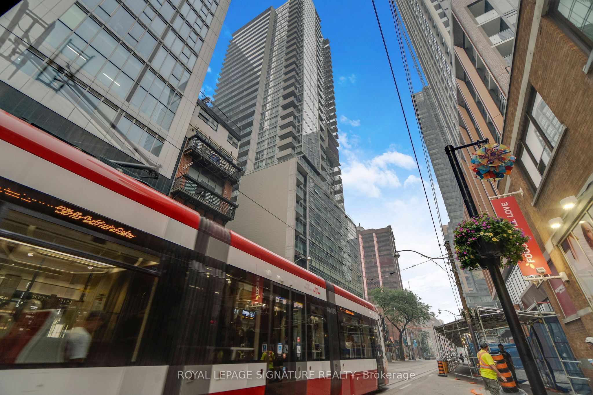 375 King Street 3210, Toronto, ON M5V 1K5 photo 3