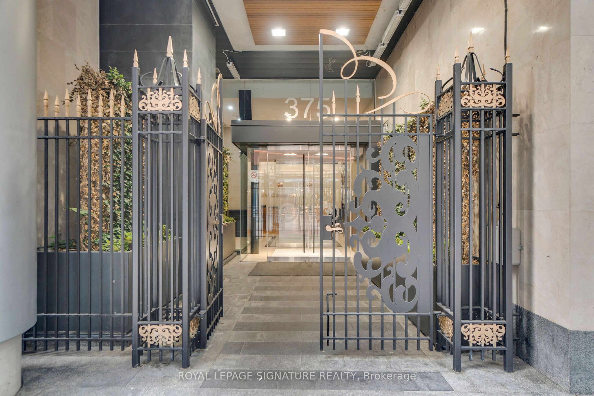 375 King Street 3210, Toronto, ON M5V 1K5 photo 5