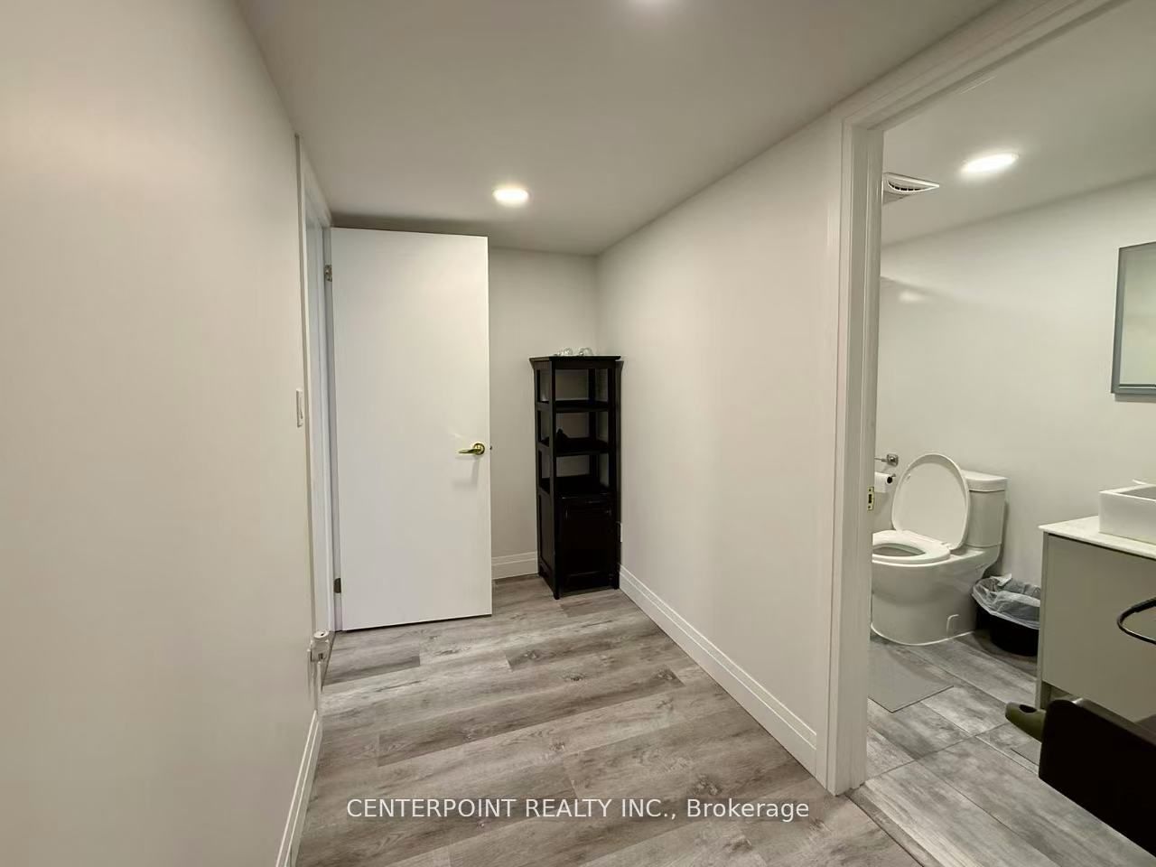 85 Montressor Drive Bmt, Toronto, ON M2P 1Z3 photo 2