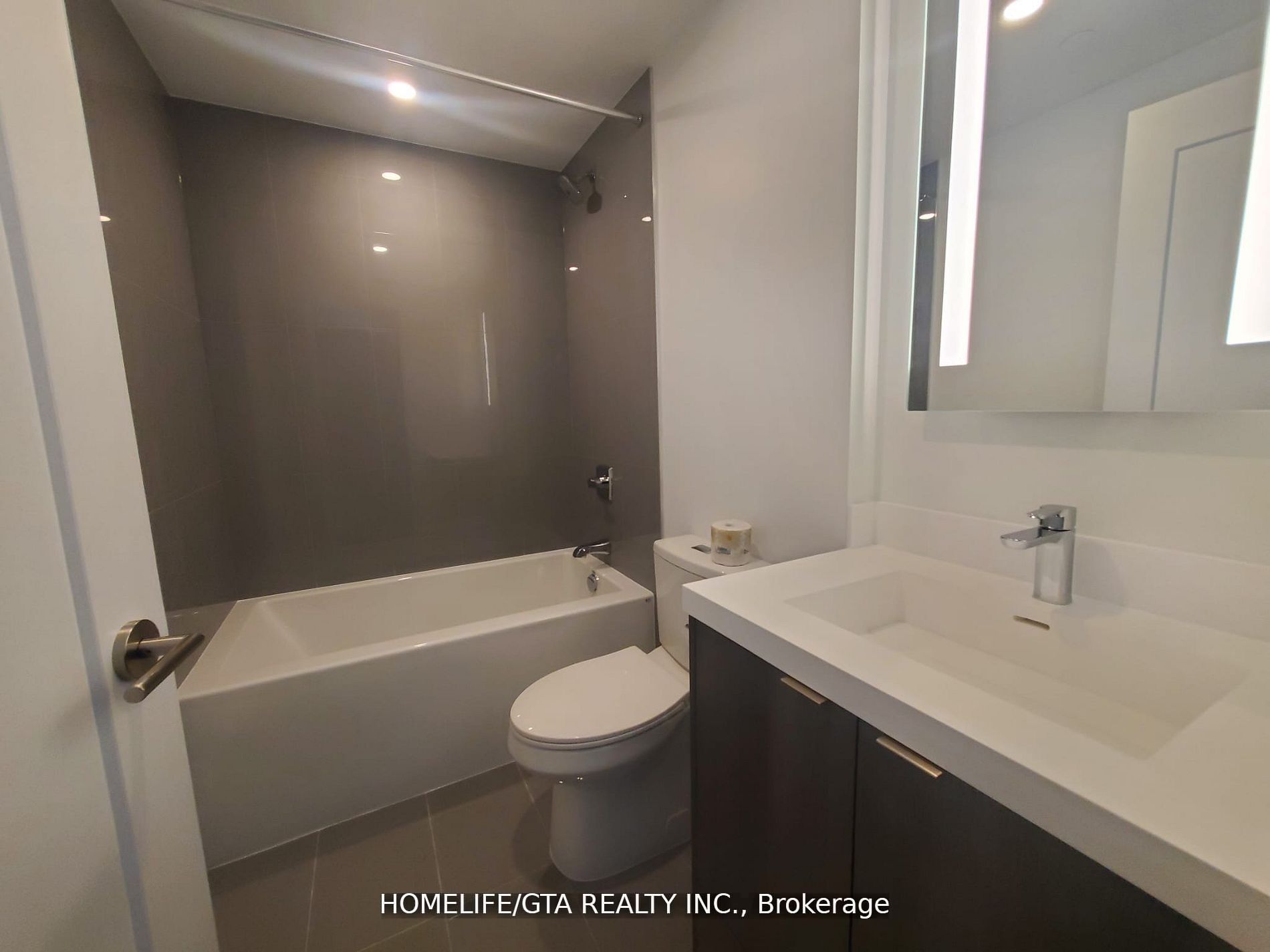 30 Inn On The Park Drive 3806, Toronto, ON M3C 0P7 photo 5
