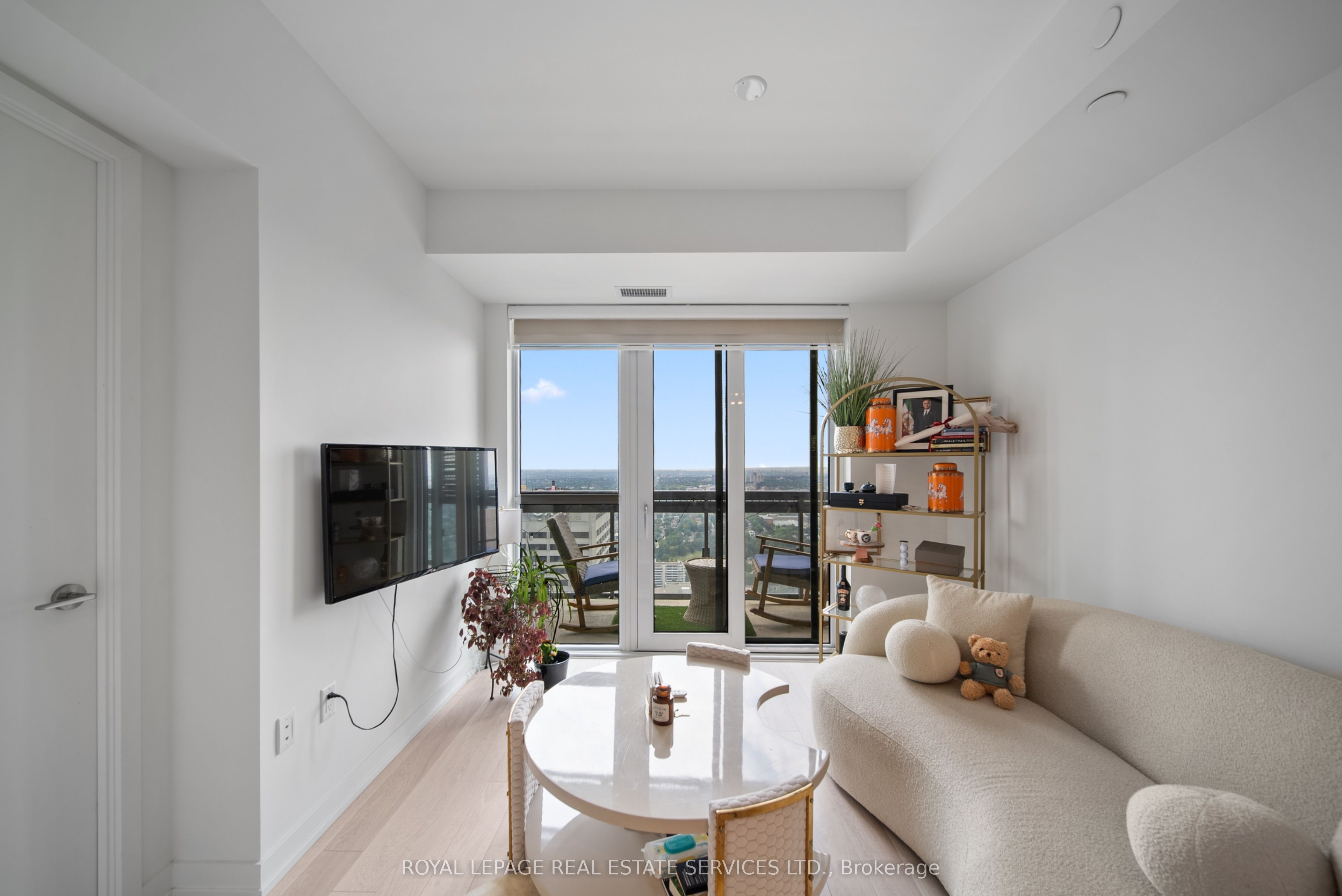 39 Roehampton Avenue 4207, Toronto, ON M4P 0G1 photo 4