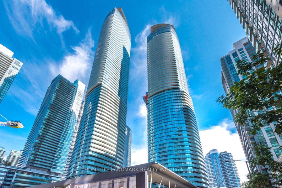 12 York Street 5110, Toronto, ON M5J 0A9 photo 2
