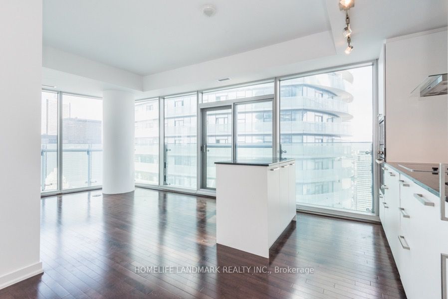 12 York Street 5110, Toronto, ON M5J 0A9 photo 4