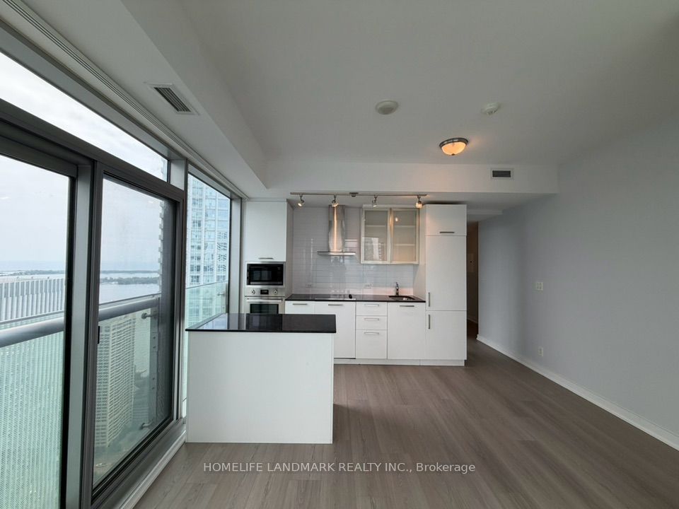 12 York Street 5110, Toronto, ON M5J 0A9 photo 5
