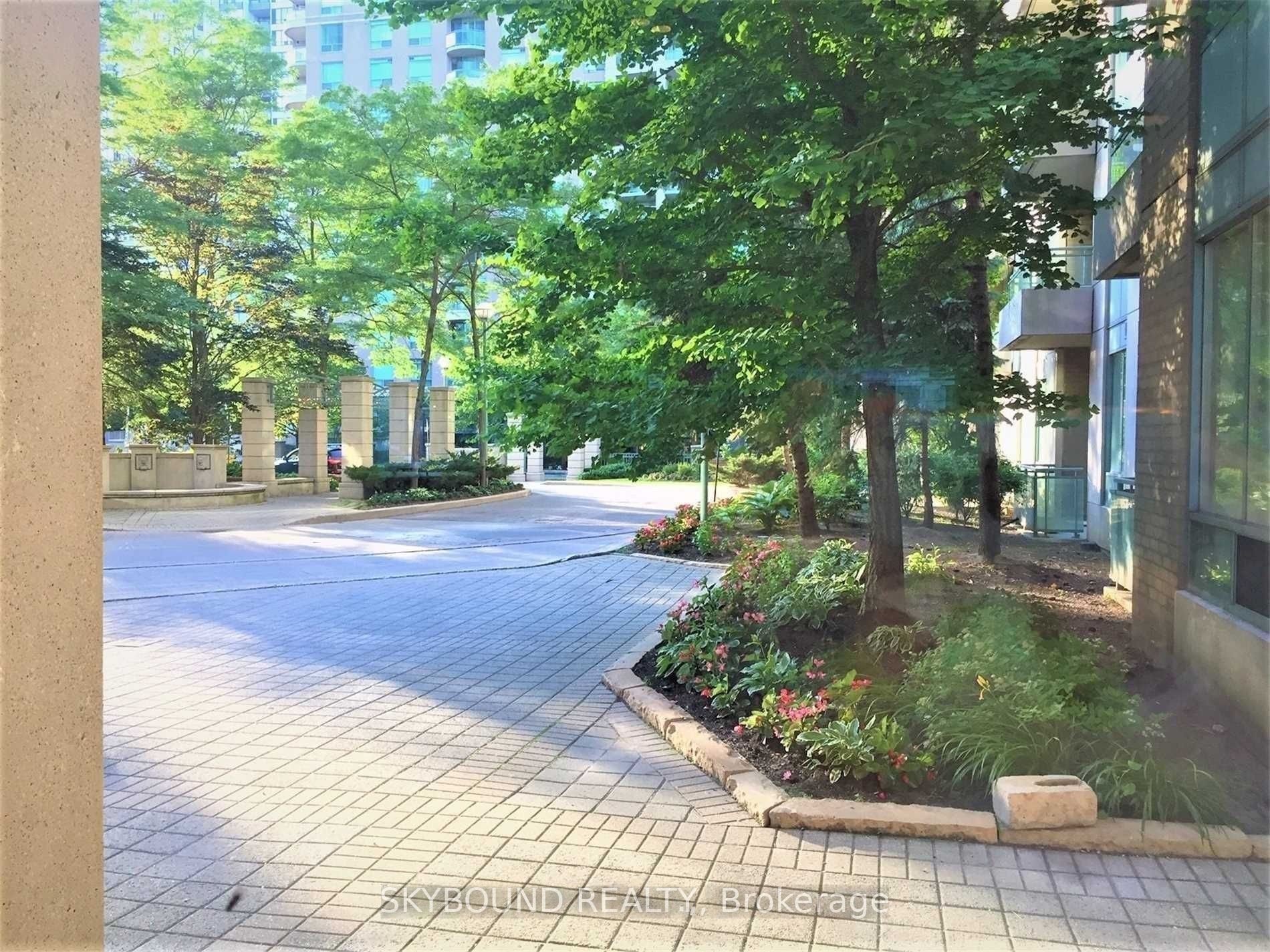 29 Pemberton Avenue 702, Toronto, ON M2M 4L5 photo 2