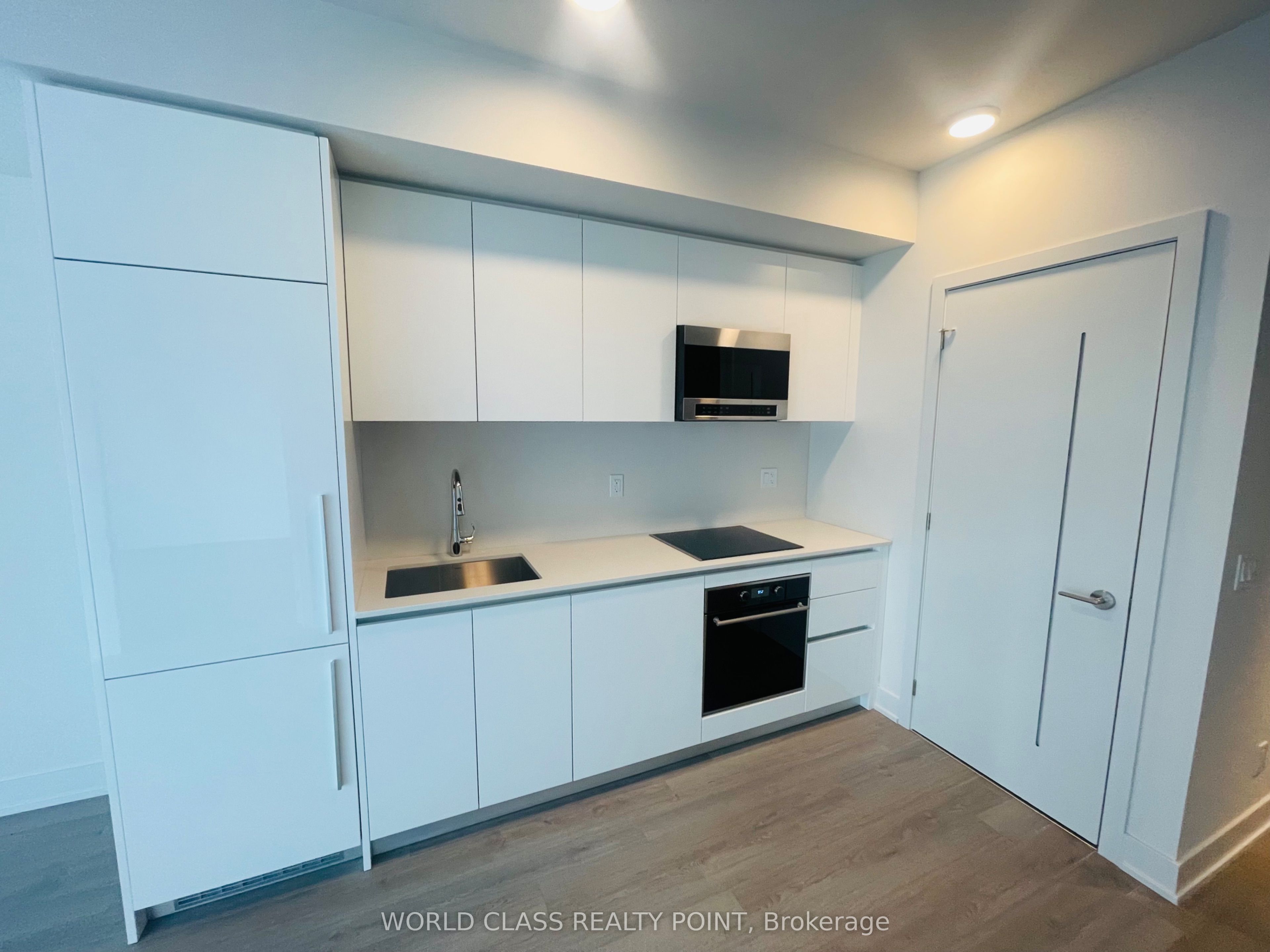 8 Cumberland Street 2404, Toronto, ON M4W 0B6 photo 3