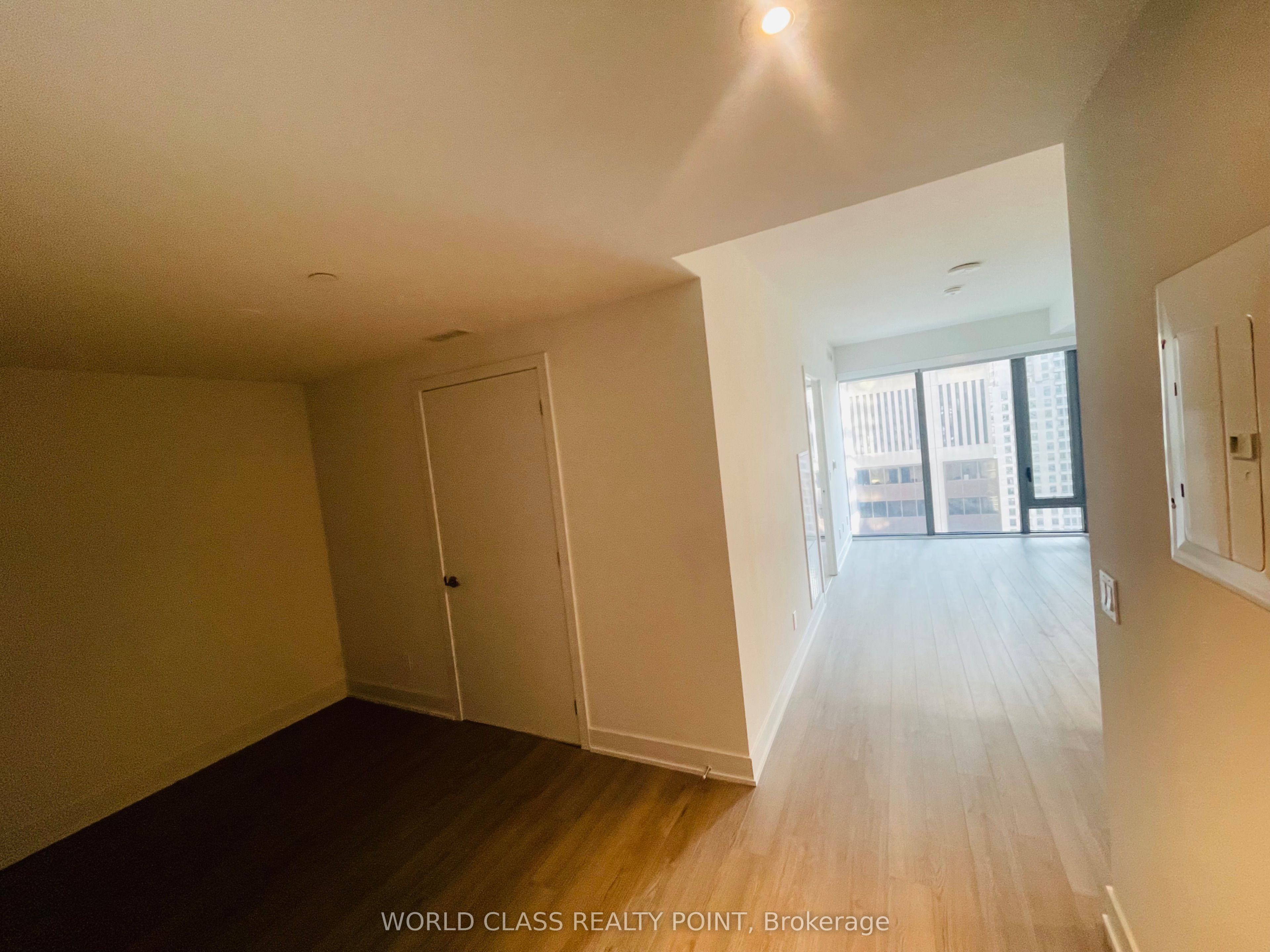 8 Cumberland Street 2404, Toronto, ON M4W 0B6 photo 5