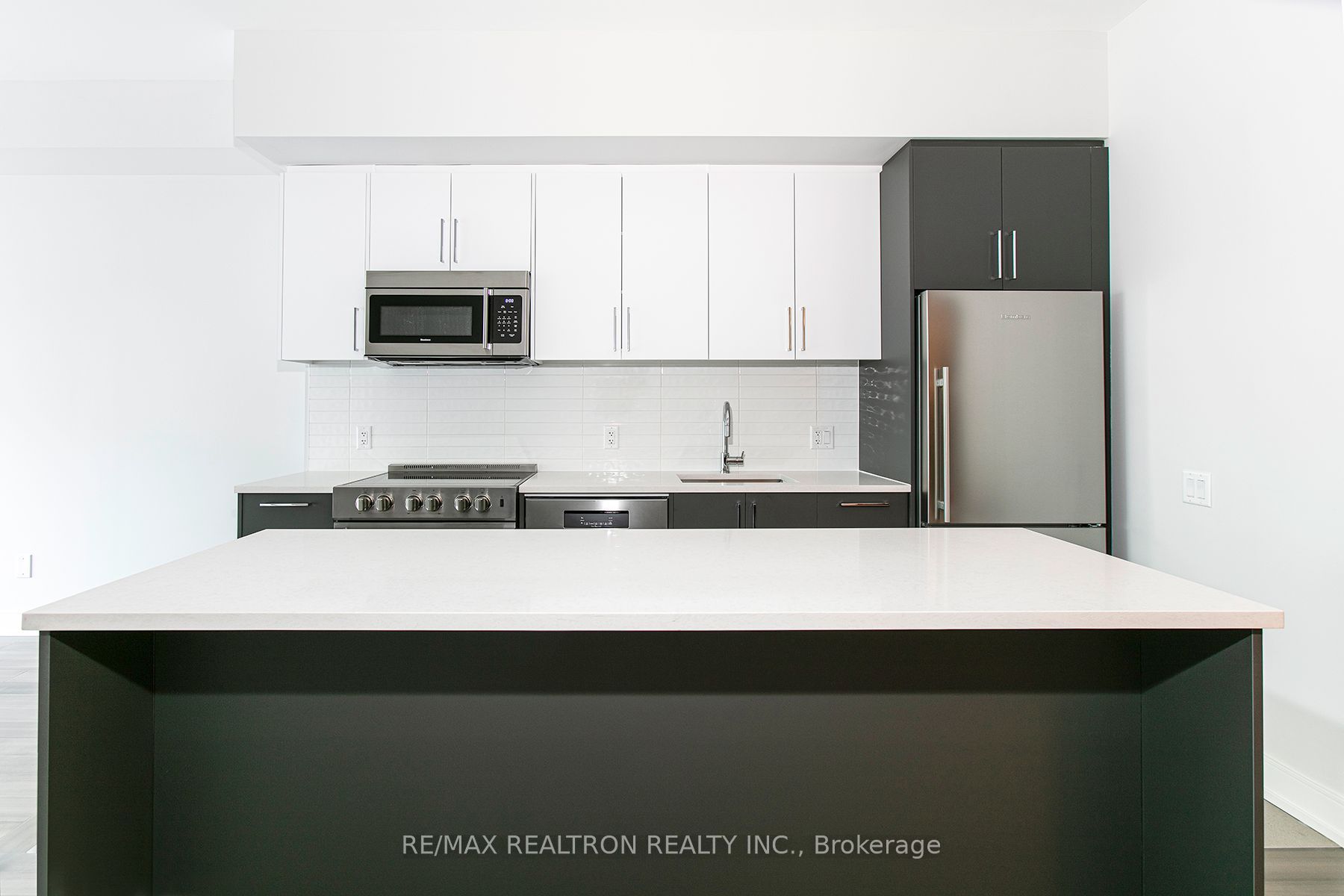 664 Spadina Avenue 203, Toronto, ON M5S 2H7