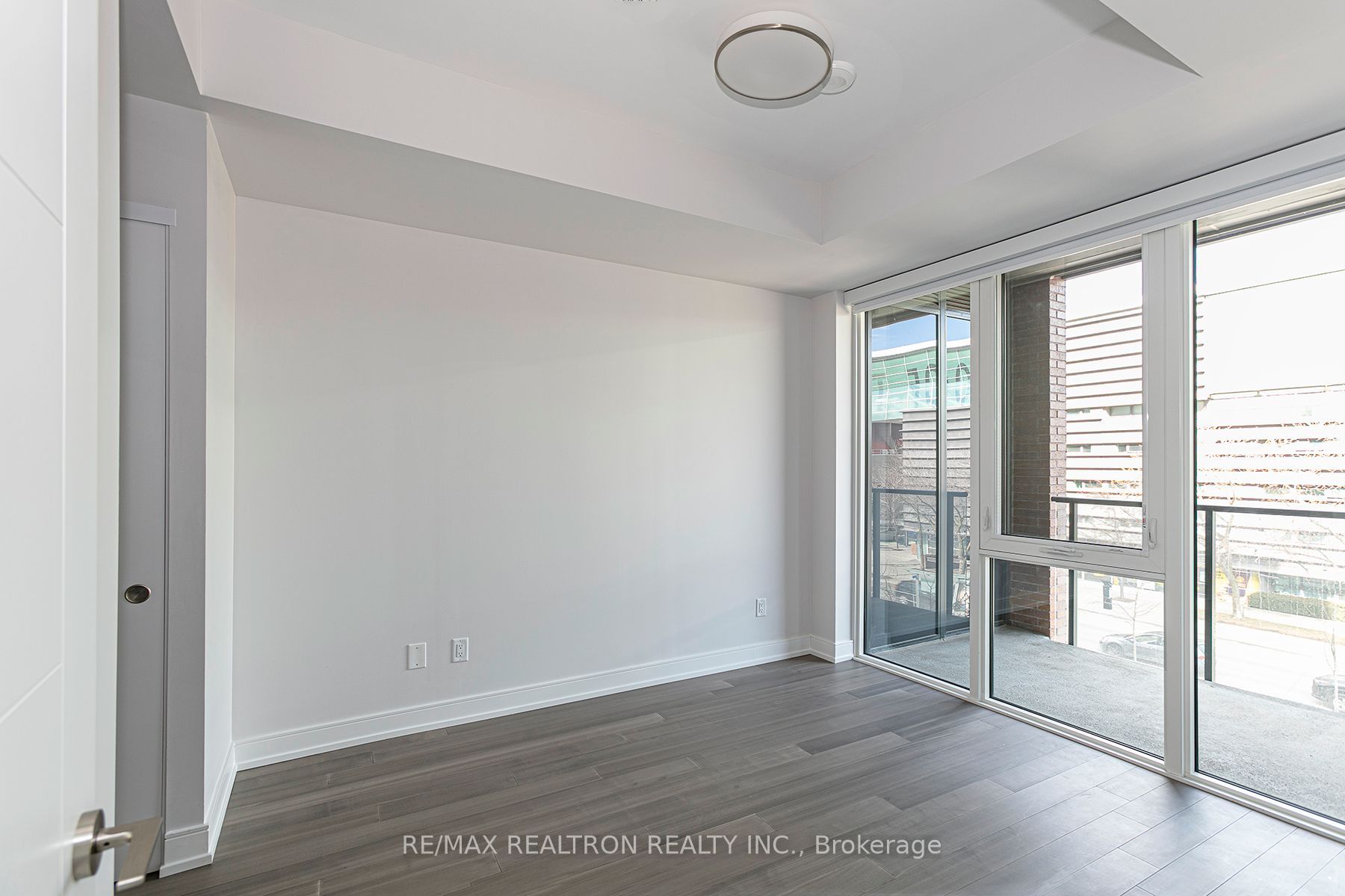 664 Spadina Avenue 203, Toronto, ON M5S 2H7 photo 2