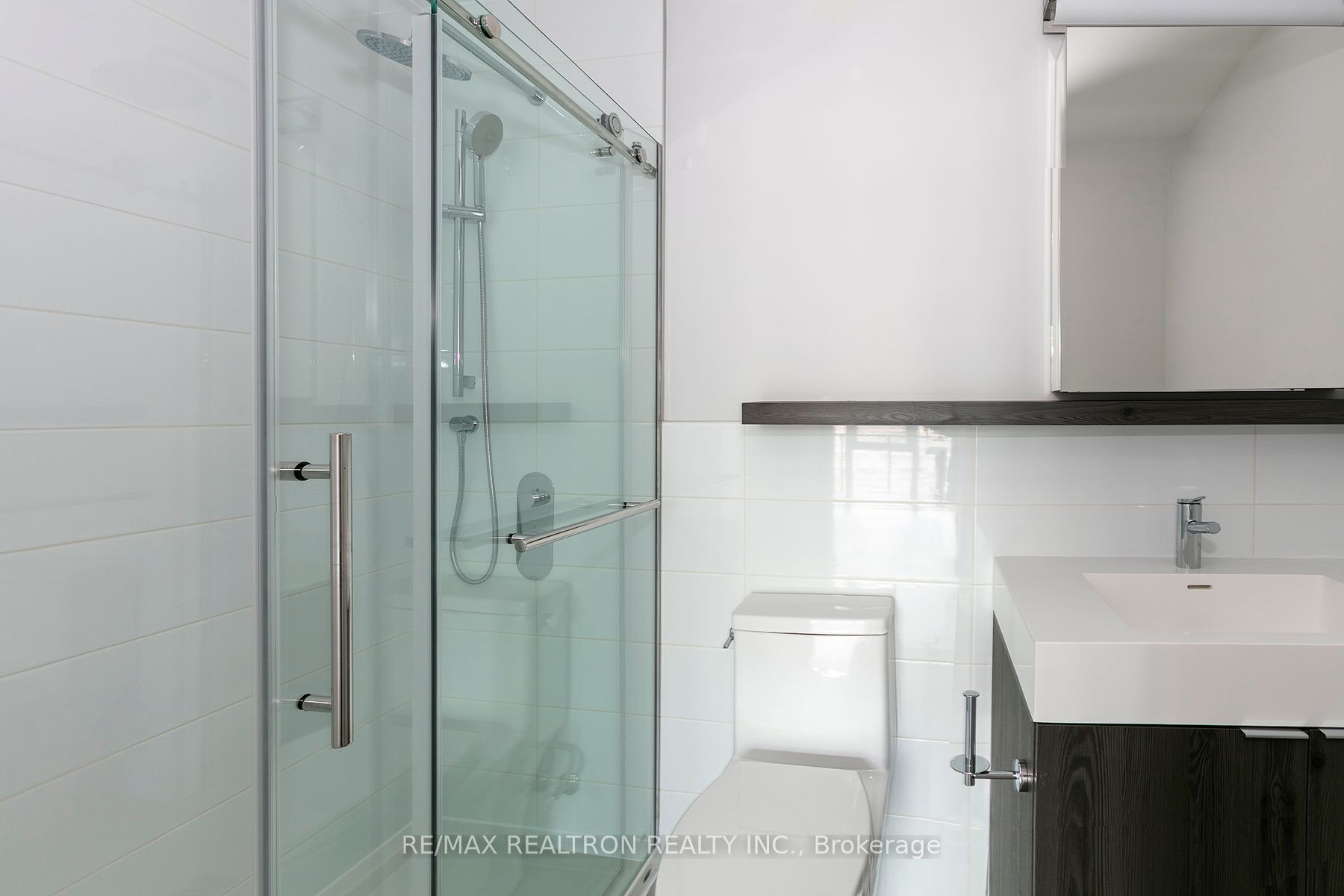 664 Spadina Avenue 203, Toronto, ON M5S 2H7 photo 3