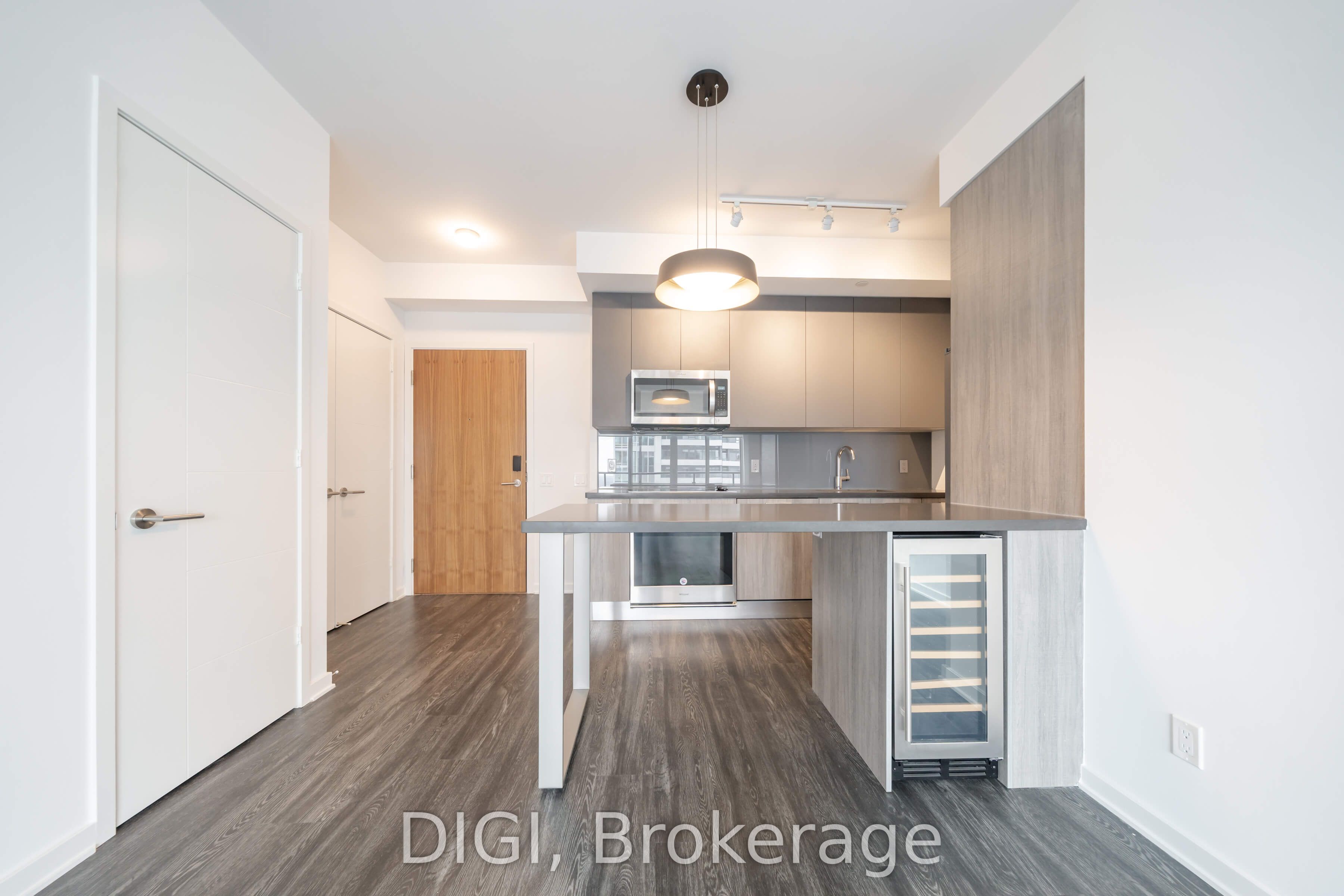 25 Selby Street 2004, Toronto, ON M4Y 0E6 photo 3