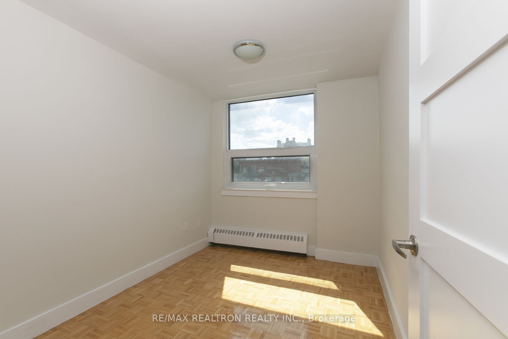 485 Huron Street 201, Toronto, ON M5R 2R5 photo 3