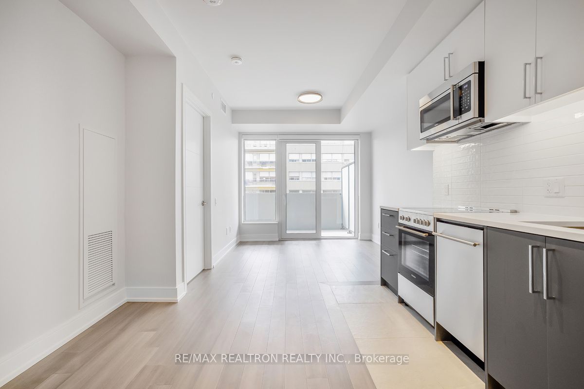 2525 Bathurst Street 805, Toronto, ON M6B 2Y9 photo 2