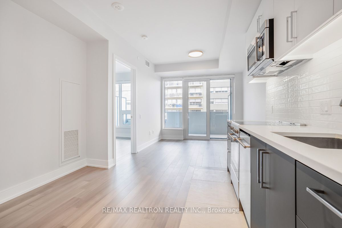 2525 Bathurst Street 805, Toronto, ON M6B 2Y9 photo 4