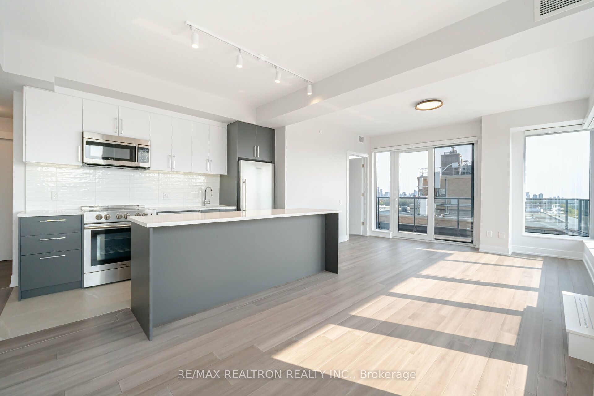 2525 Bathurst Street 1203, Toronto, ON M6B 2Y9 photo 2