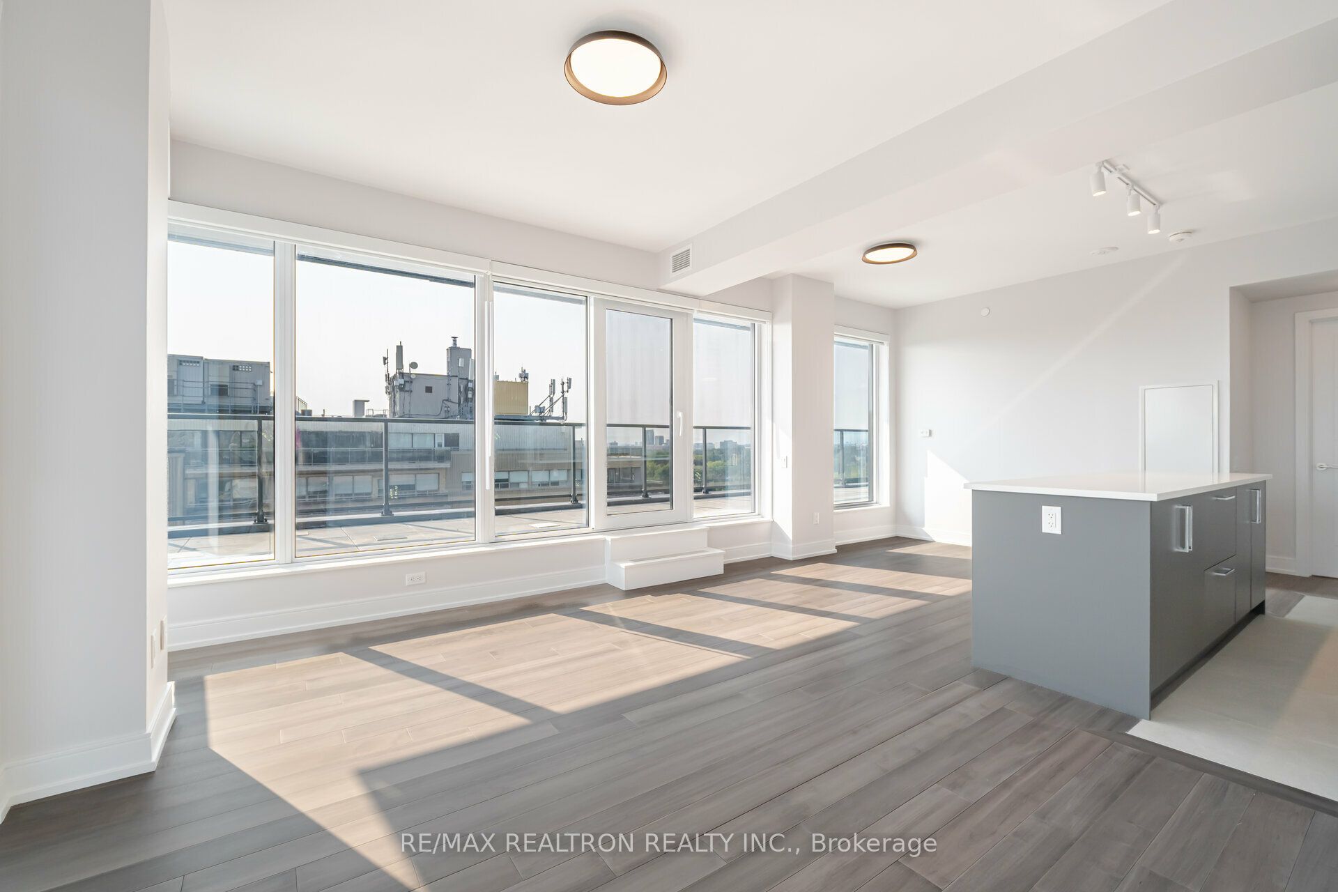2525 Bathurst Street 1203, Toronto, ON M6B 2Y9 photo 4