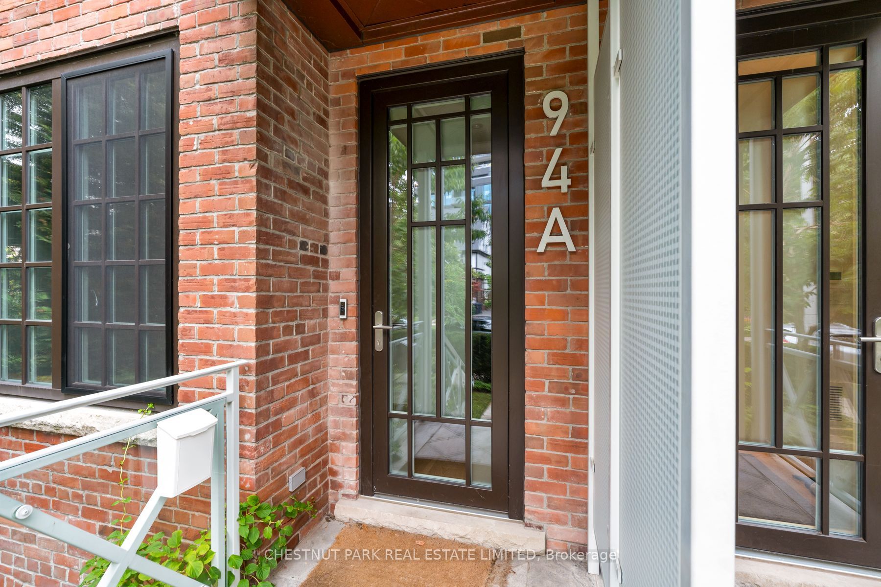 94A Admiral Road, Toronto, ON M5R 2L6 photo 3