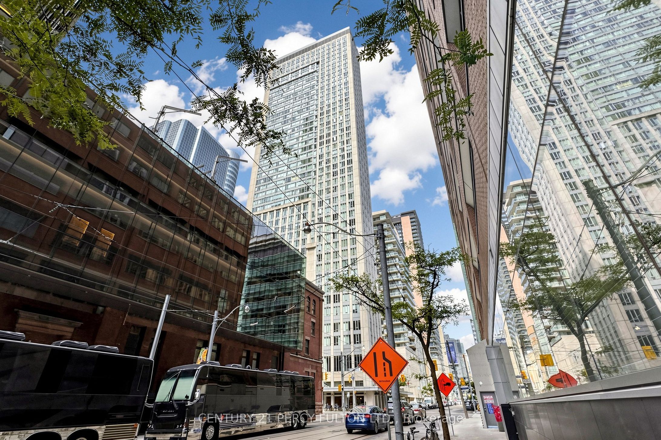 210 Victoria Street 4106, Toronto, ON M5B 2R3 photo 2