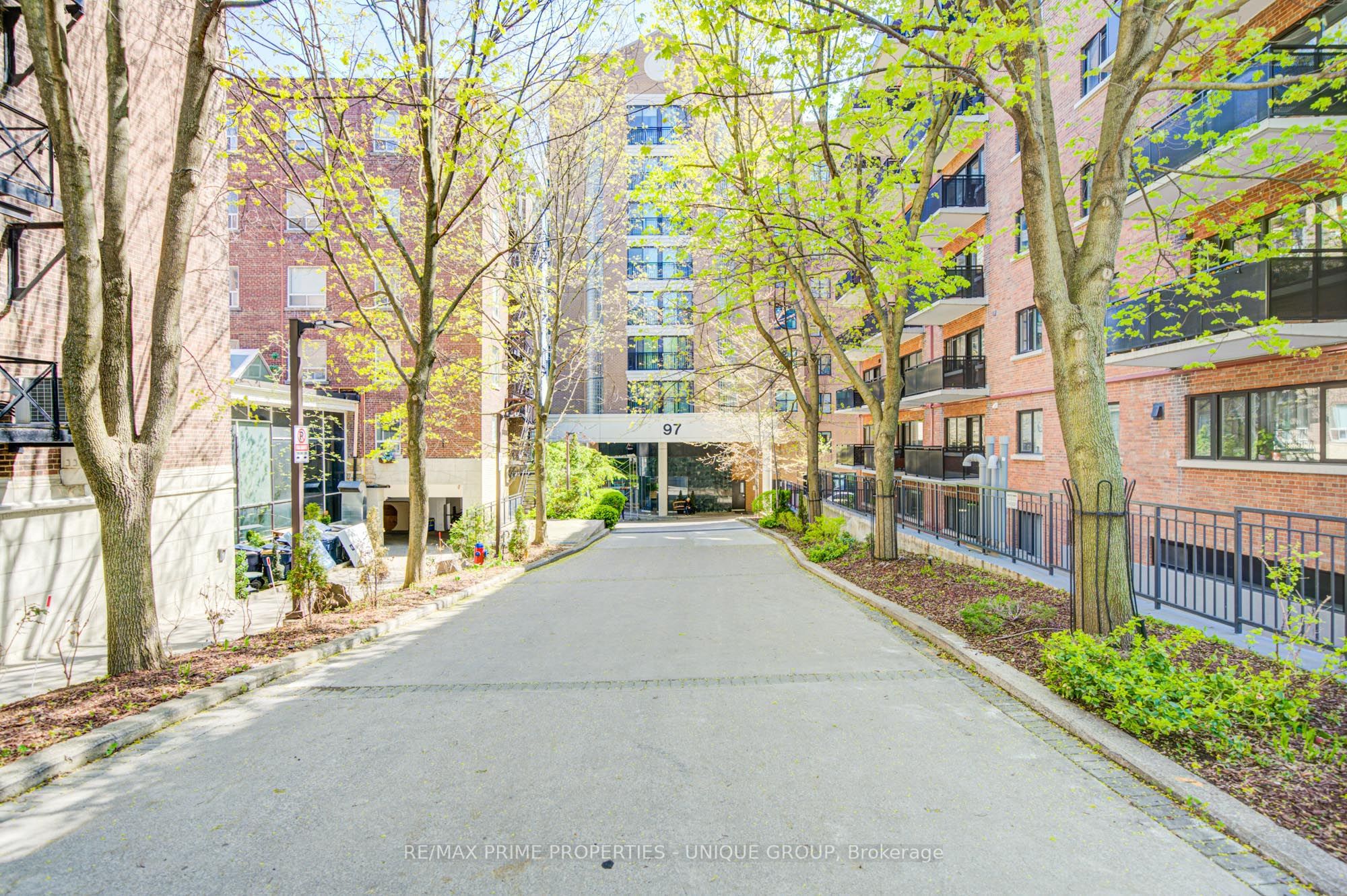 97 Lawton Boulevard 202, Toronto, ON M4V 1Z6 photo 3