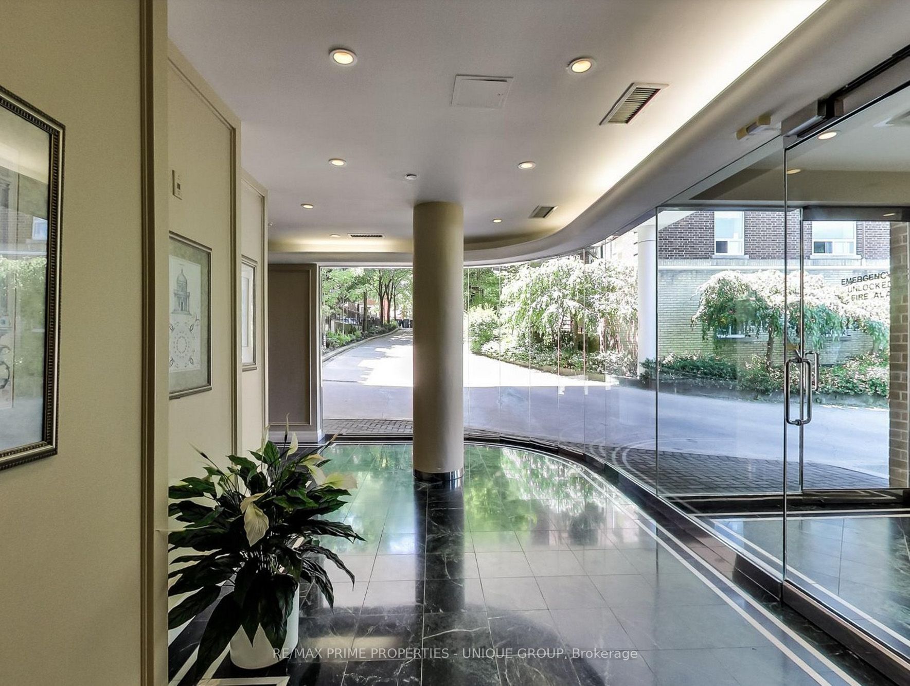 97 Lawton Boulevard 202, Toronto, ON M4V 1Z6 photo 4