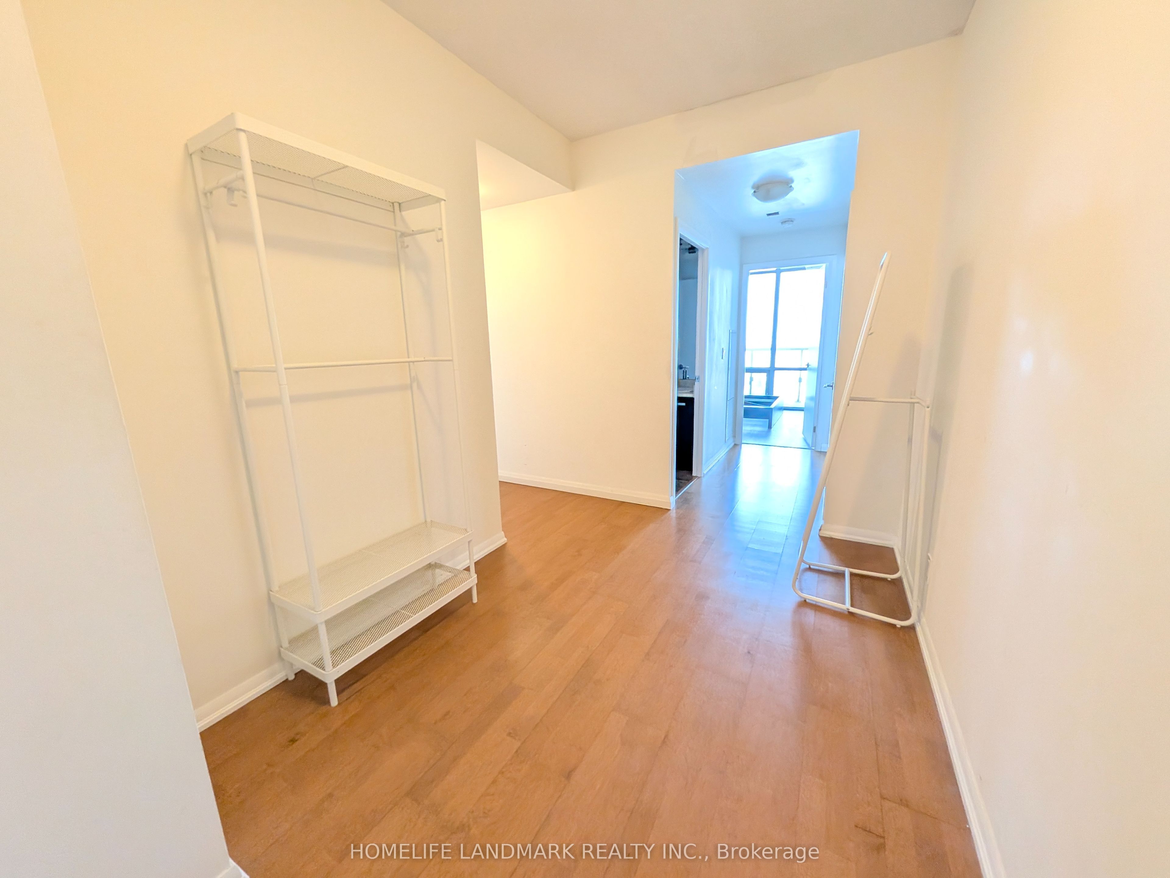 832 Bay Street 3310, Toronto, ON M5S 1Z6 photo 2