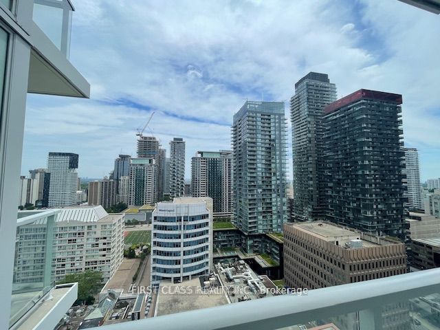 33 Helendale Avenue 1606, Toronto, ON M4R 0A4 photo 2