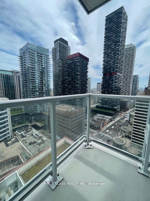 33 Helendale Avenue 1606, Toronto, ON M4R 0A4 photo 3