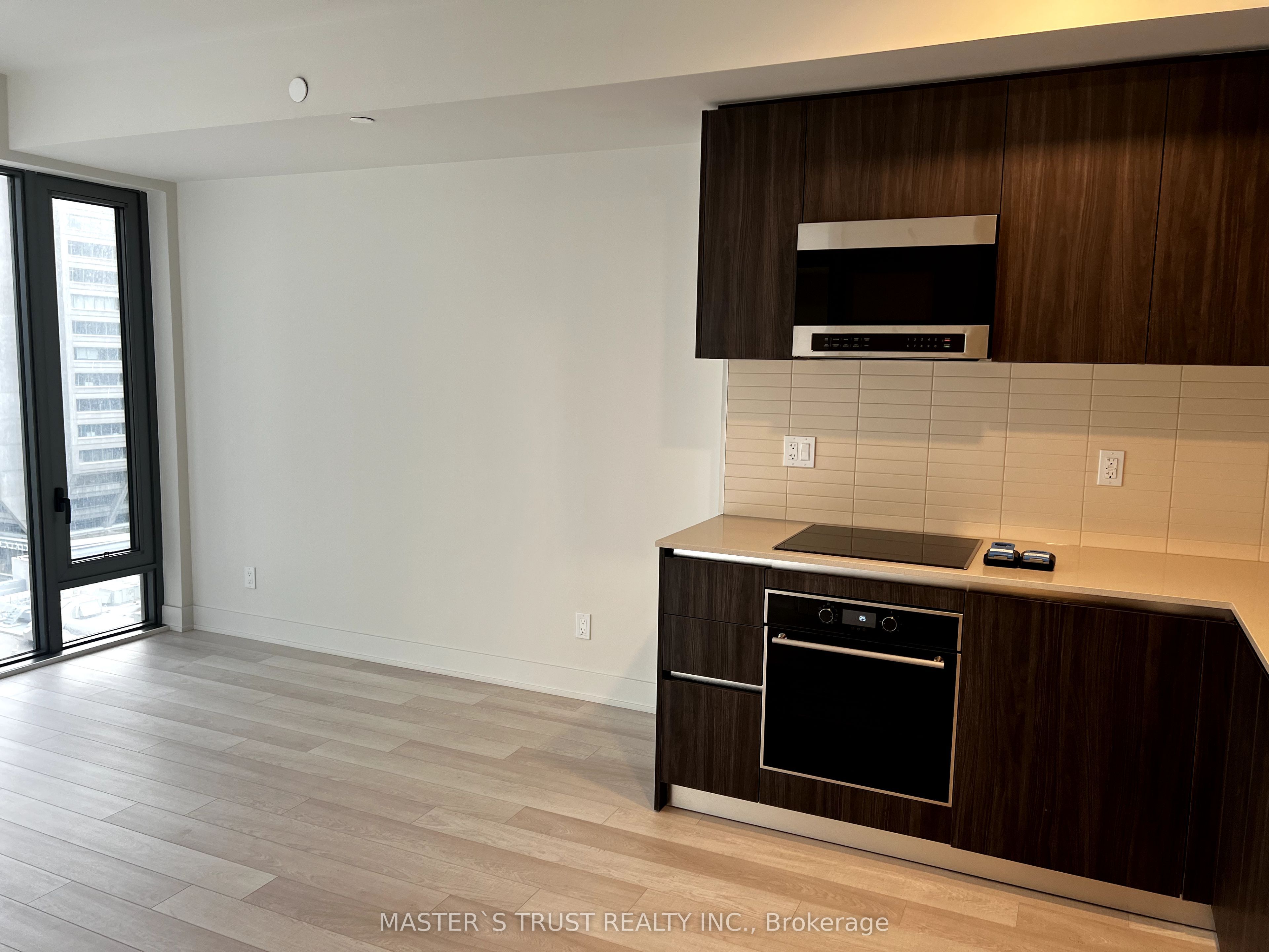 8 Cumberland Street 1105, Toronto, ON M4W 0B6 photo 4