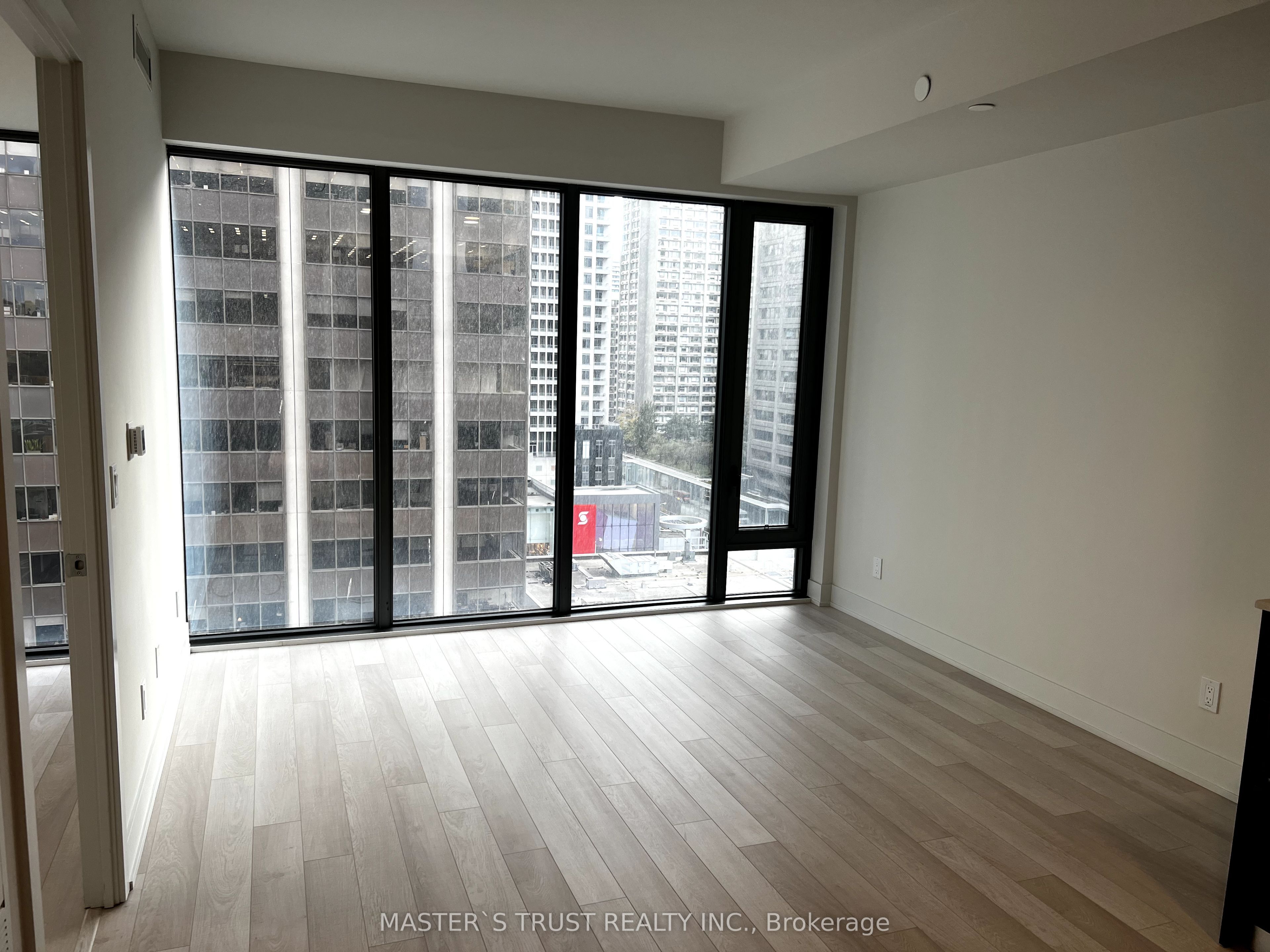 8 Cumberland Street 1105, Toronto, ON M4W 0B6 photo 5
