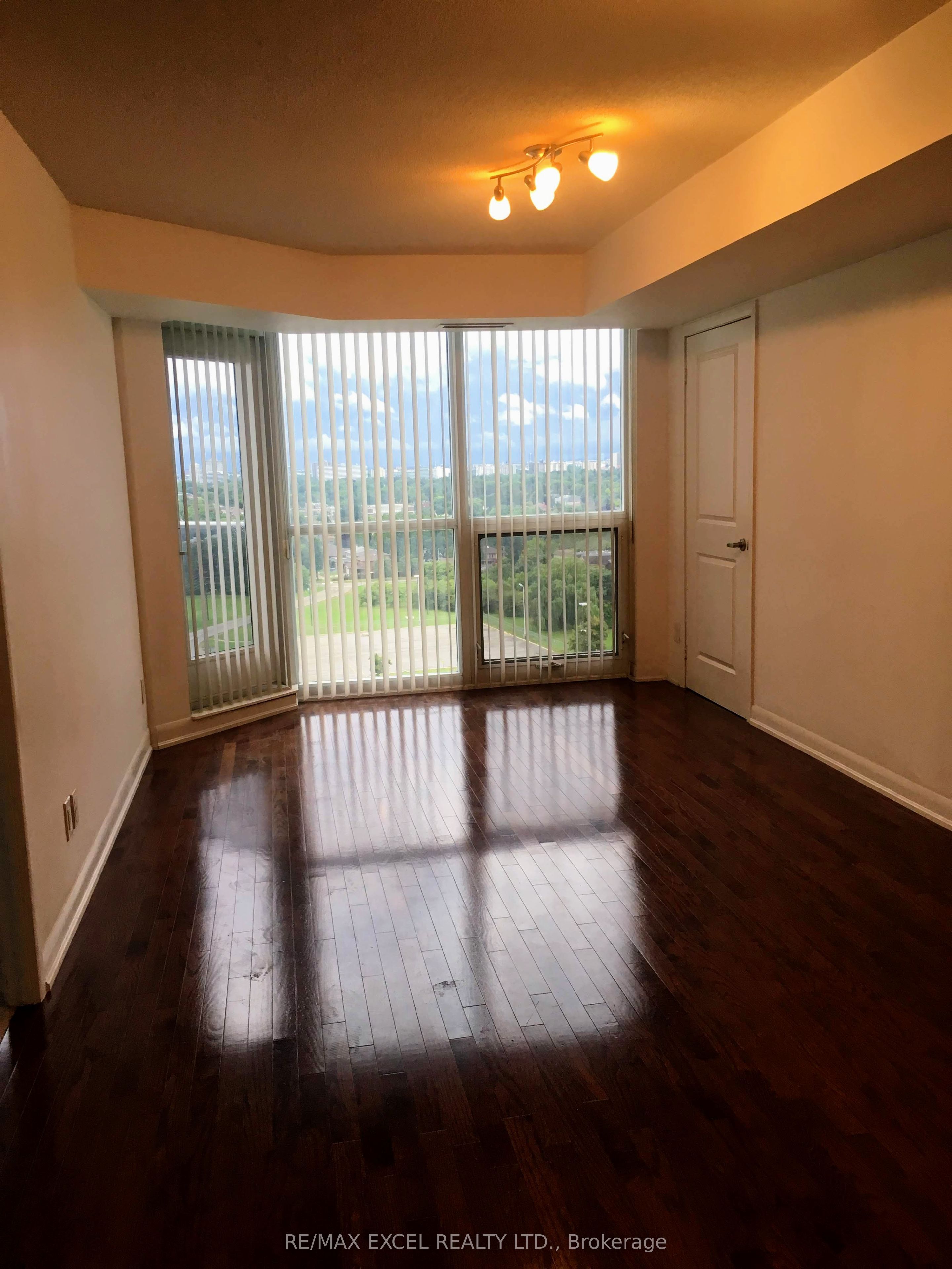 5793 Yonge Street 1709, Toronto, ON M2M 0A9 photo 5