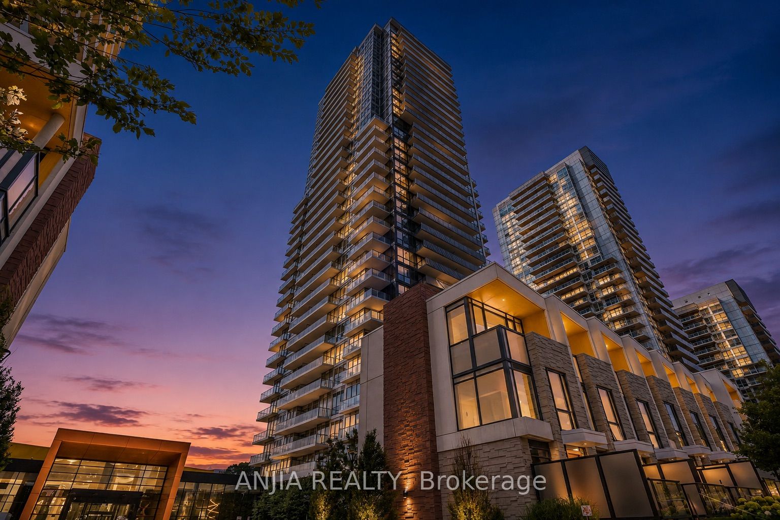 85 McMahon Drive TH607, Toronto, ON M2K 0H2