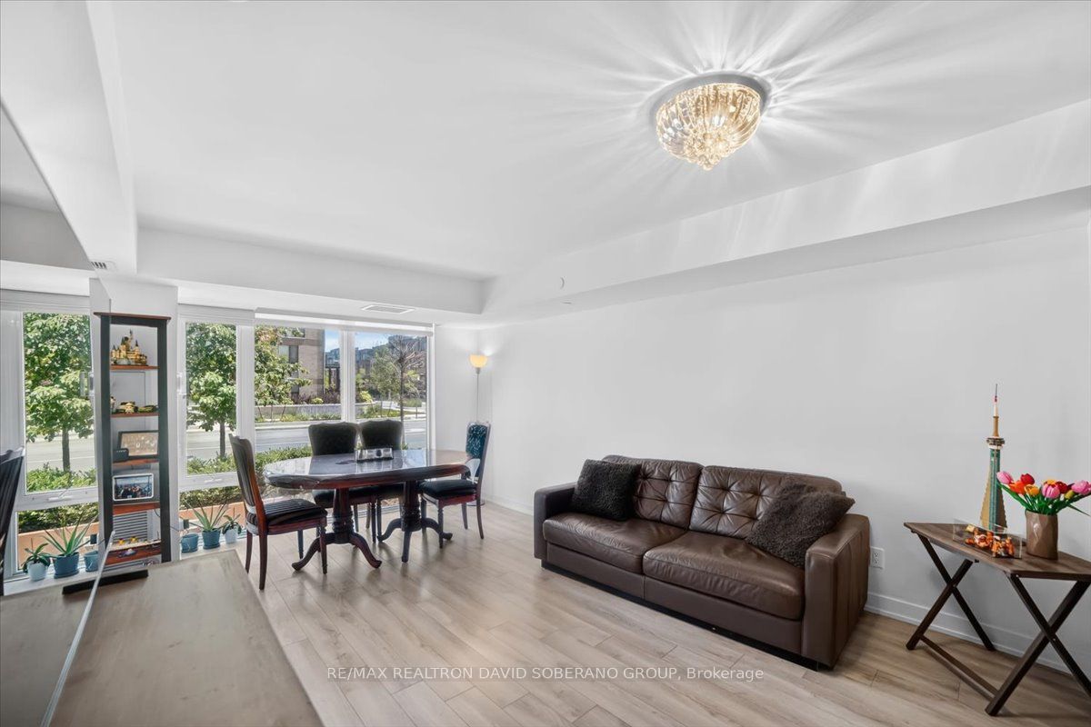 112 Varna Drive, Toronto, ON M6A 0C6 photo 2