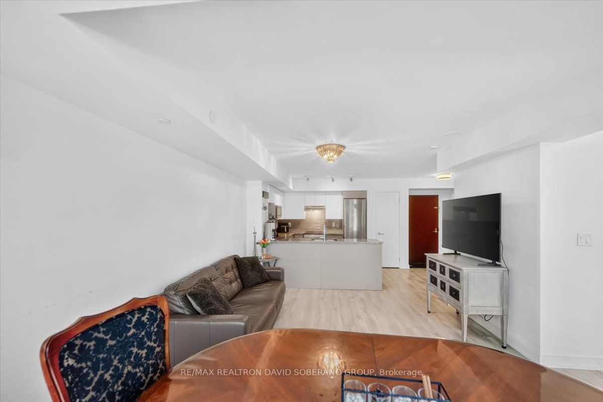 112 Varna Drive, Toronto, ON M6A 0C6 photo 5