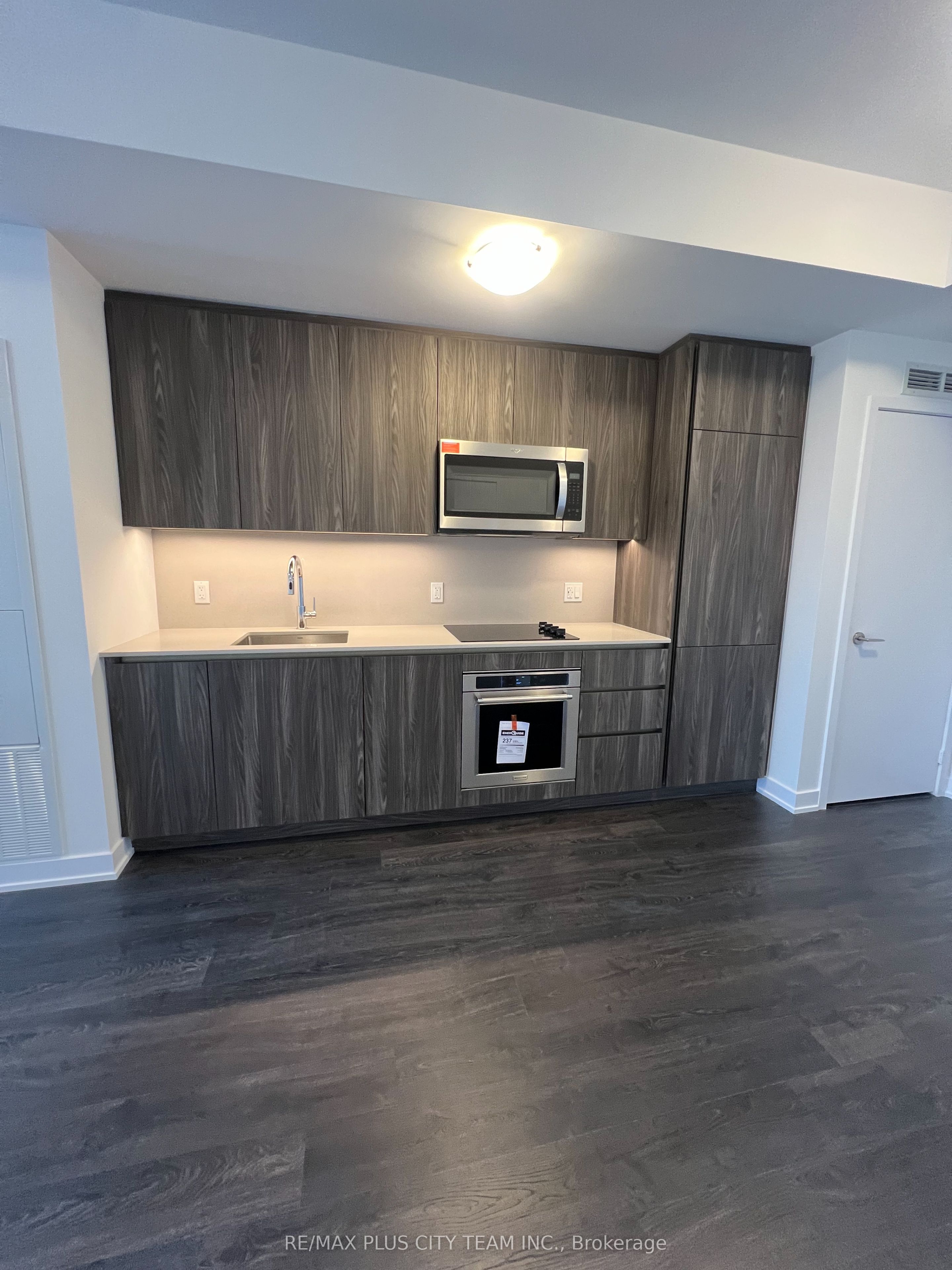 15 Richardson Street 710, Toronto, ON M5A 0Y5 photo 4